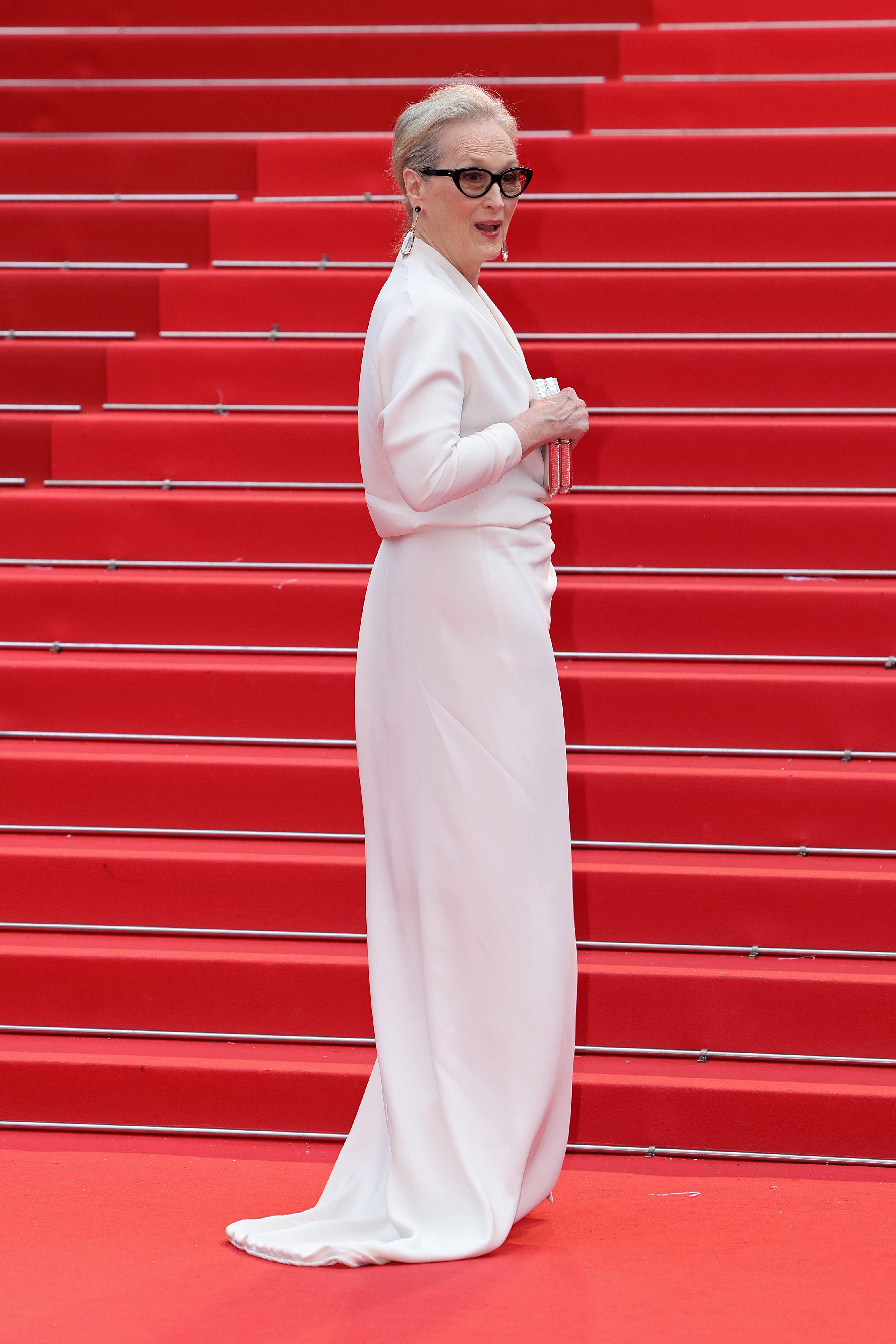 Meryl Streep asiste a la alfombra roja de la proyección y ceremonia de apertura de "Le Deuxième Acte" en la 77ª edición del Festival de Cine de Cannes, Francia, el 14 de mayo de 2024. | Fuente: Getty Images