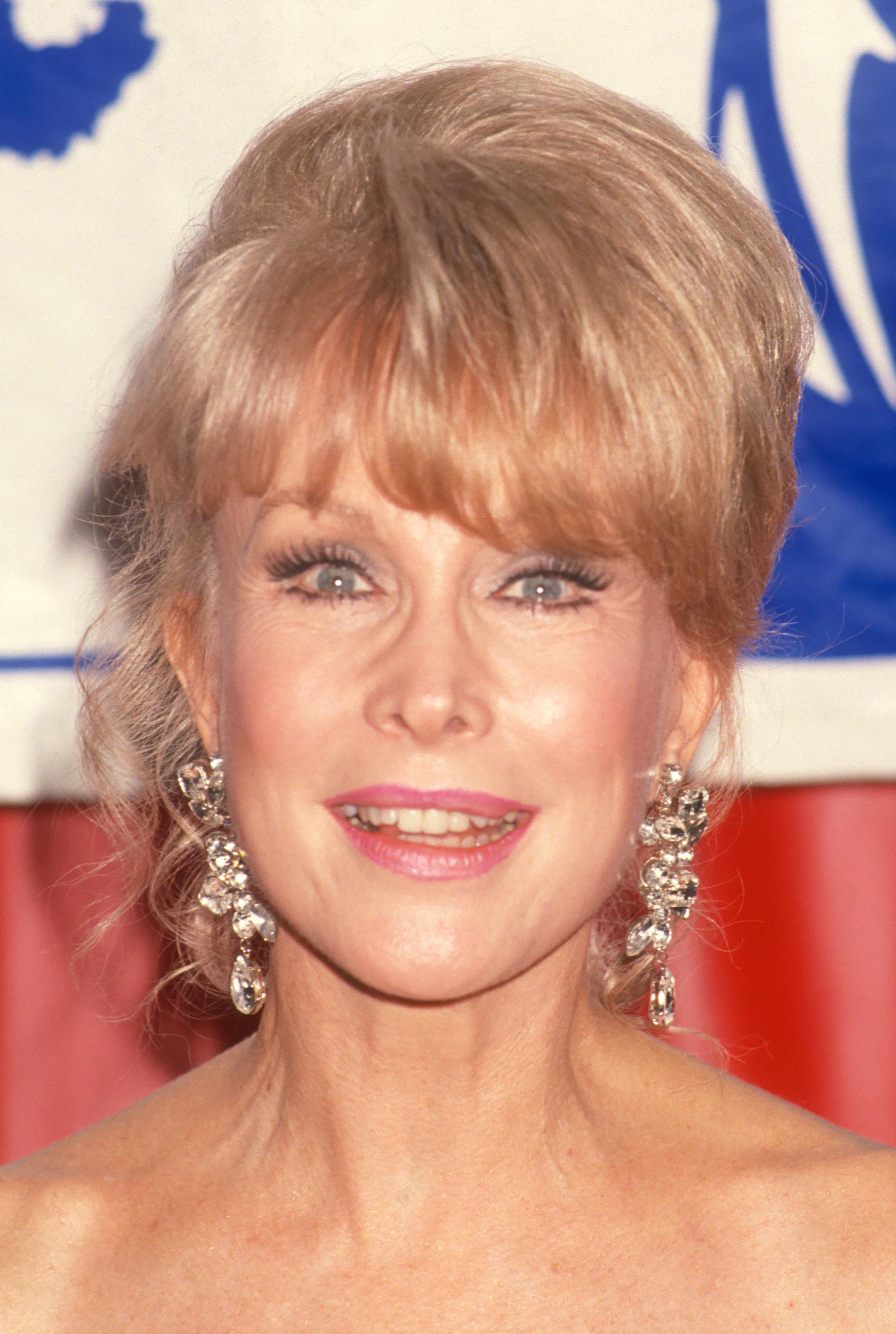 Barbara Eden asiste a un acto benéfico de la Fundación Starlight en el Club 20/20, el 16 de marzo de 1991, en Beverly Hills, California. | Fuente: Getty Images