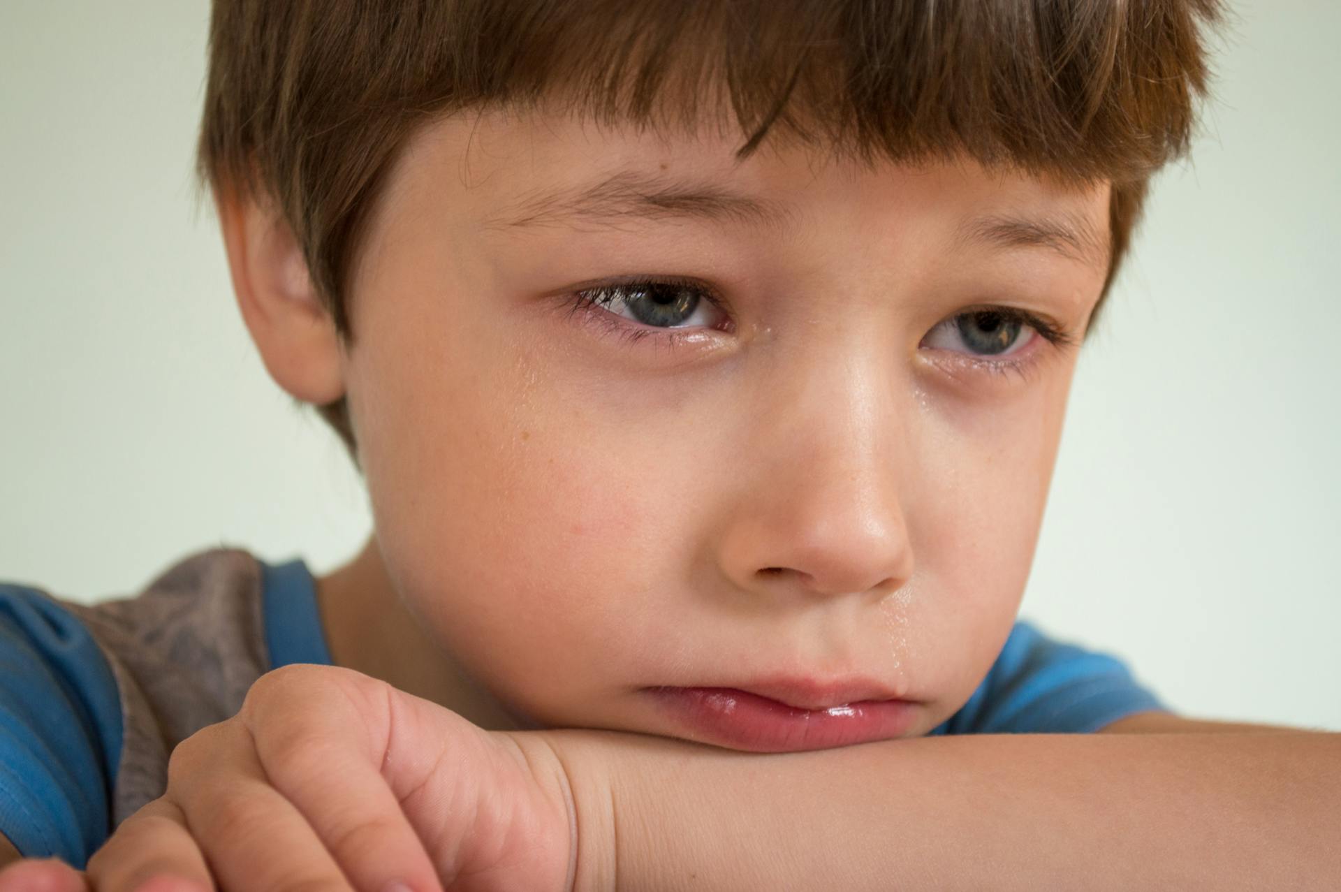 Un niño triste | Fuente: Pexels