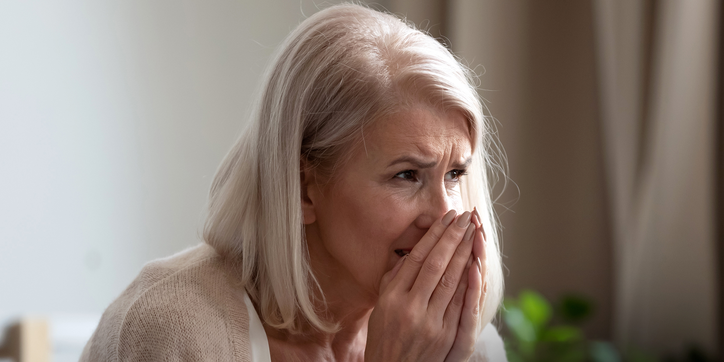 Mujer ansiosa | Fuente: Shutterstock