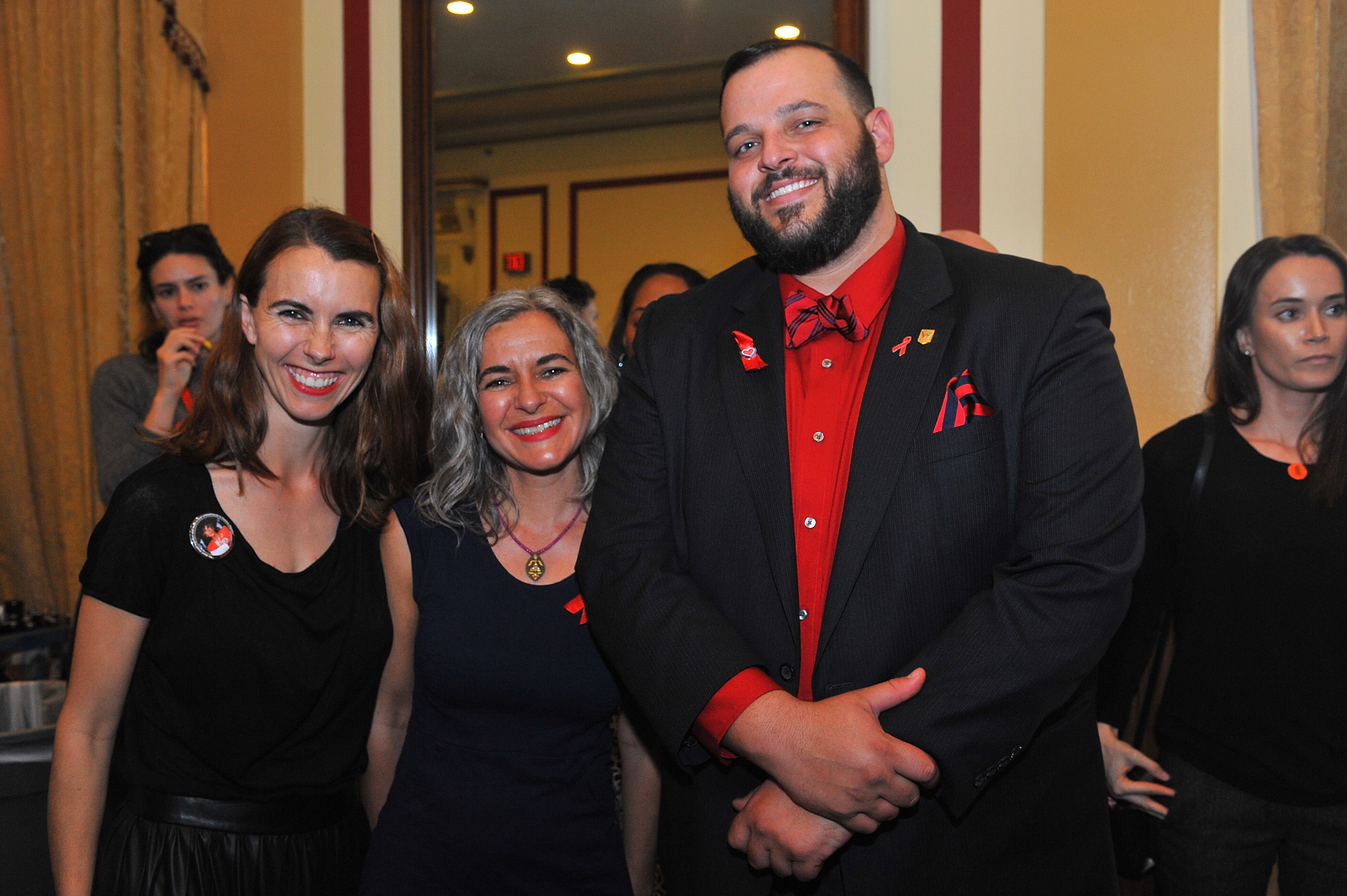 (I-D) Naomi y Laela Wilding con Daniel Franzese en la recepción del Premio al Liderazgo Positivo el 13 de abril de 2015, en Washington, DC. | Fuente: Getty Images