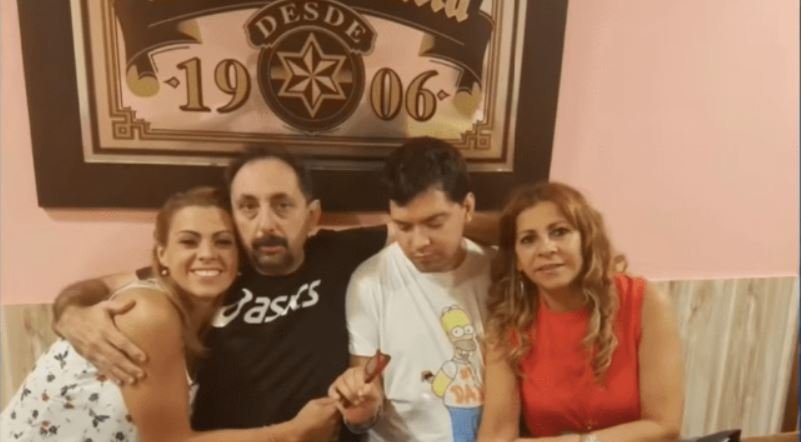 La familia Vázquez Chamorro, reunida y abrazada. | Foto: Youtube/Primer Impacto