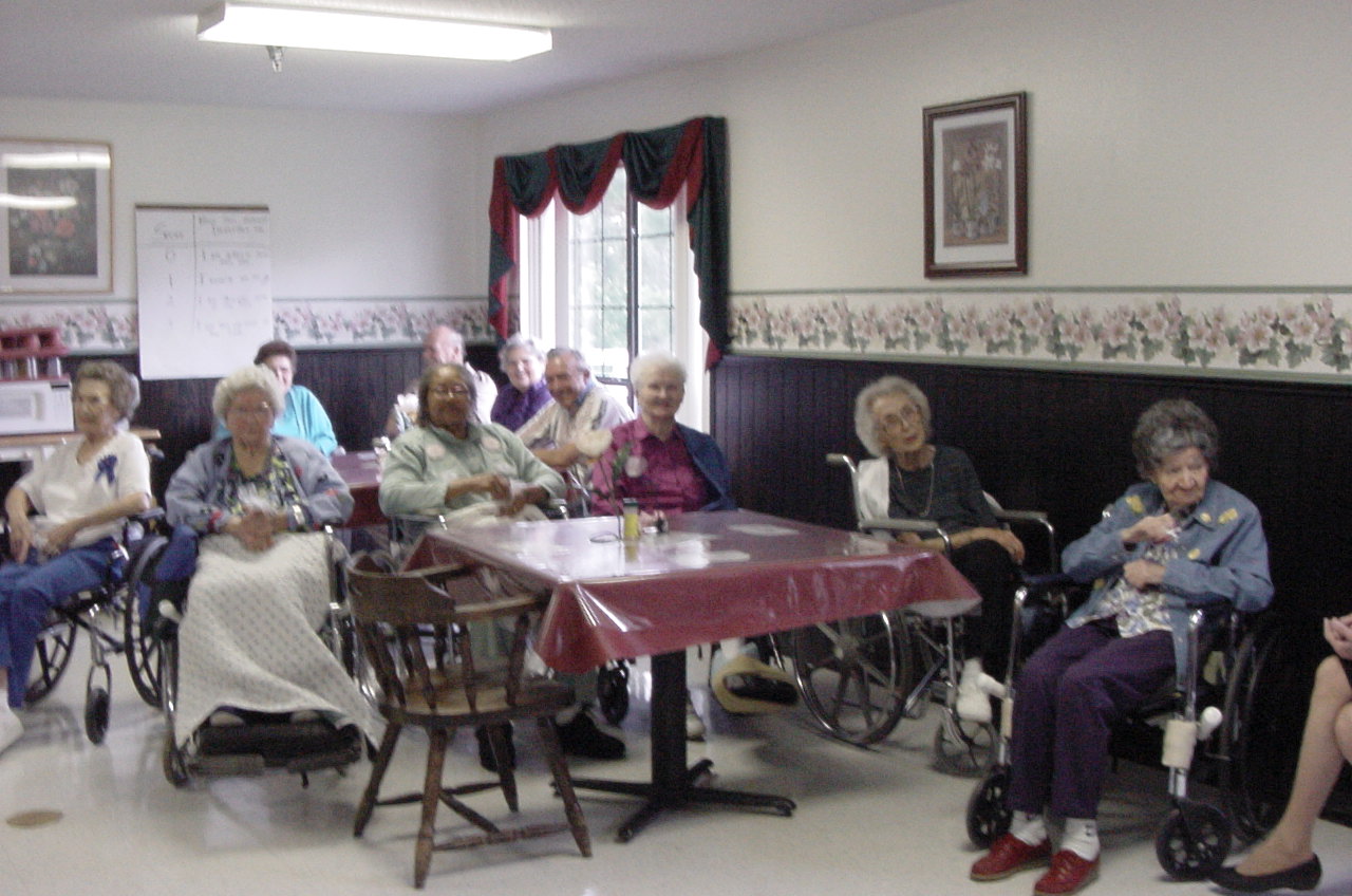 Gente en un funeral | Fuente: Flickr