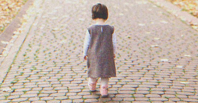 Una niña caminando sola | Foto: Shutterstock