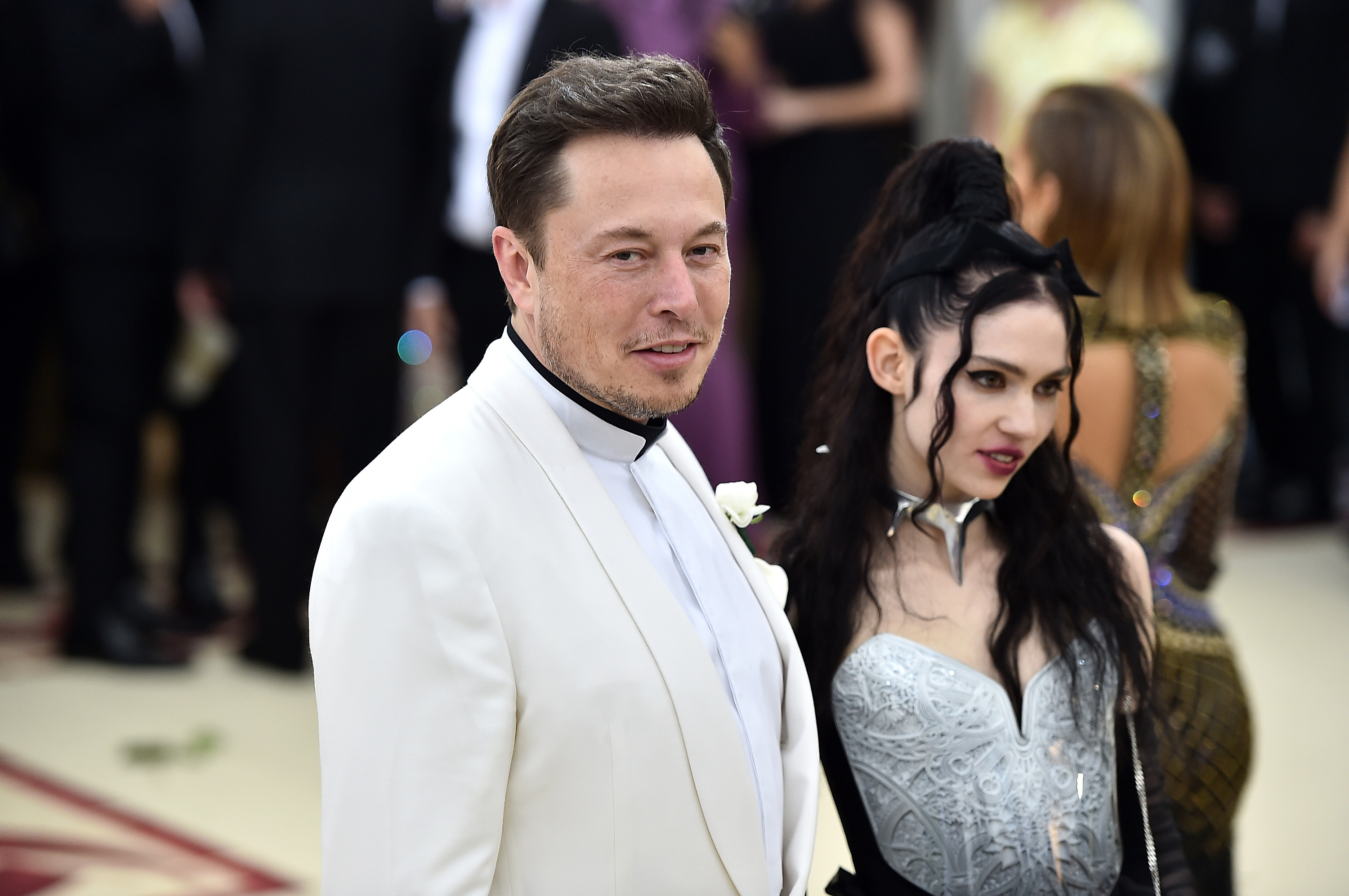 Elon Musk y Grimes en la Gala MET 2018 el 7 de mayo de 2018, en Nueva York. | Fuente: Getty Images