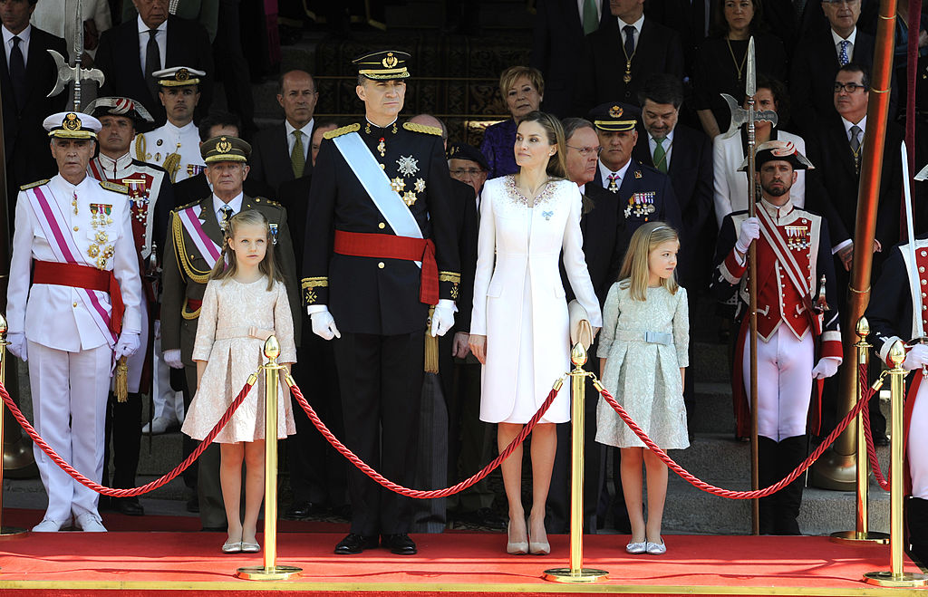 La familia real española el día de la coronación de Felipe VI. | Foto: Getty Images