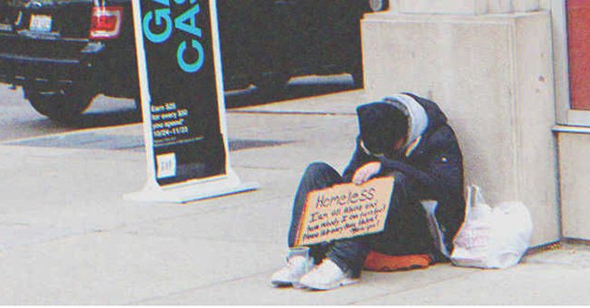 Un hombre pidiendo dinero en la calle | Foto: Shutterstock