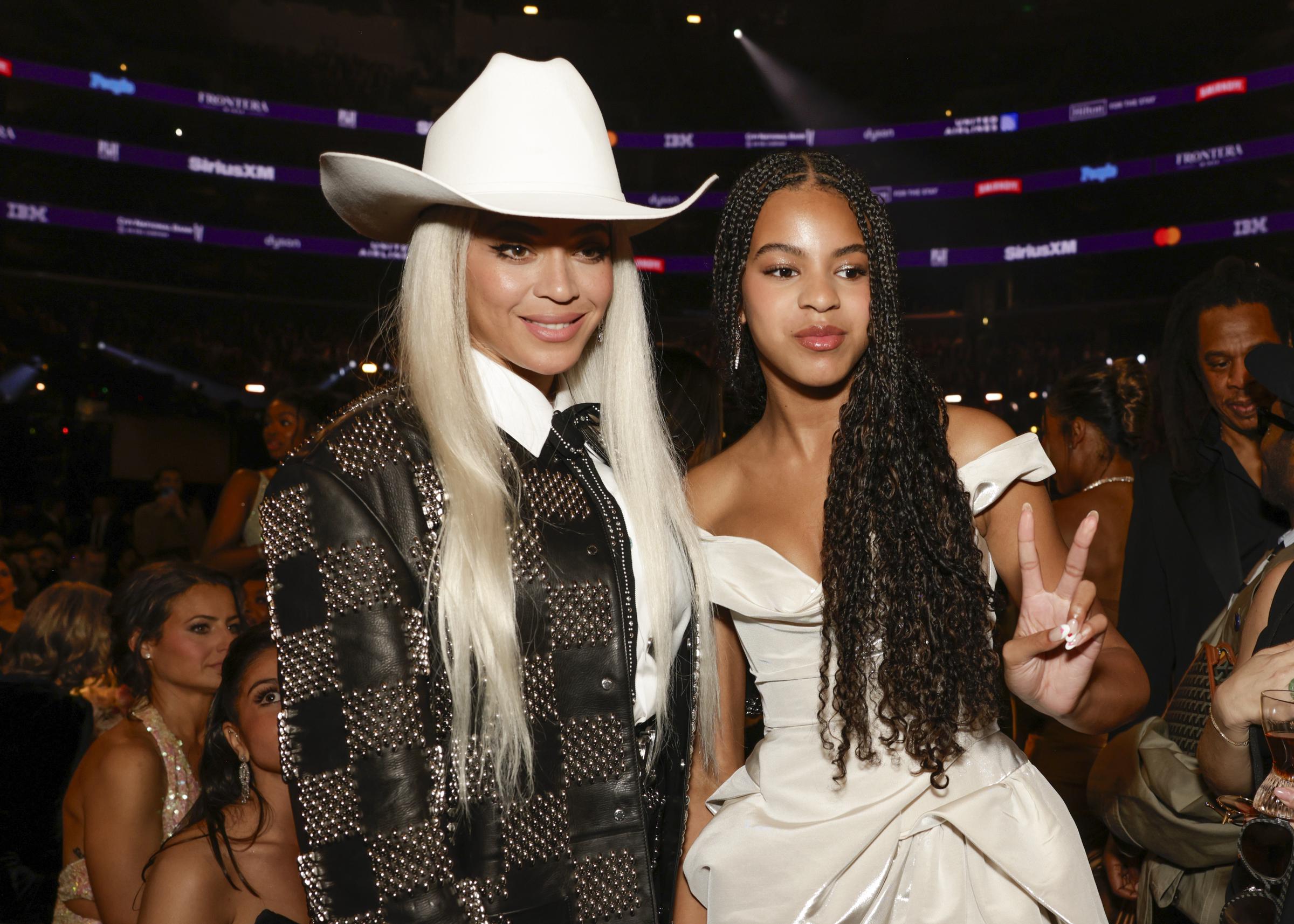 Beyoncé y Blue Ivy Carter en la 66ª edición de los Premios Grammy en Los Ángeles, California, el 4 de febrero de 2024 | Fuente: Getty Images