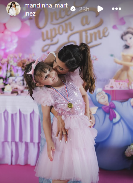 Ava Martínez junto a su mamá, Mandinha | Fuente: Instagram/mandinha_mart