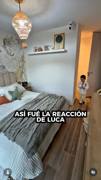 Luca Cubero viendo cómo quedó su nuevo dormitorio | Fuente: Instagram/micaviciconte