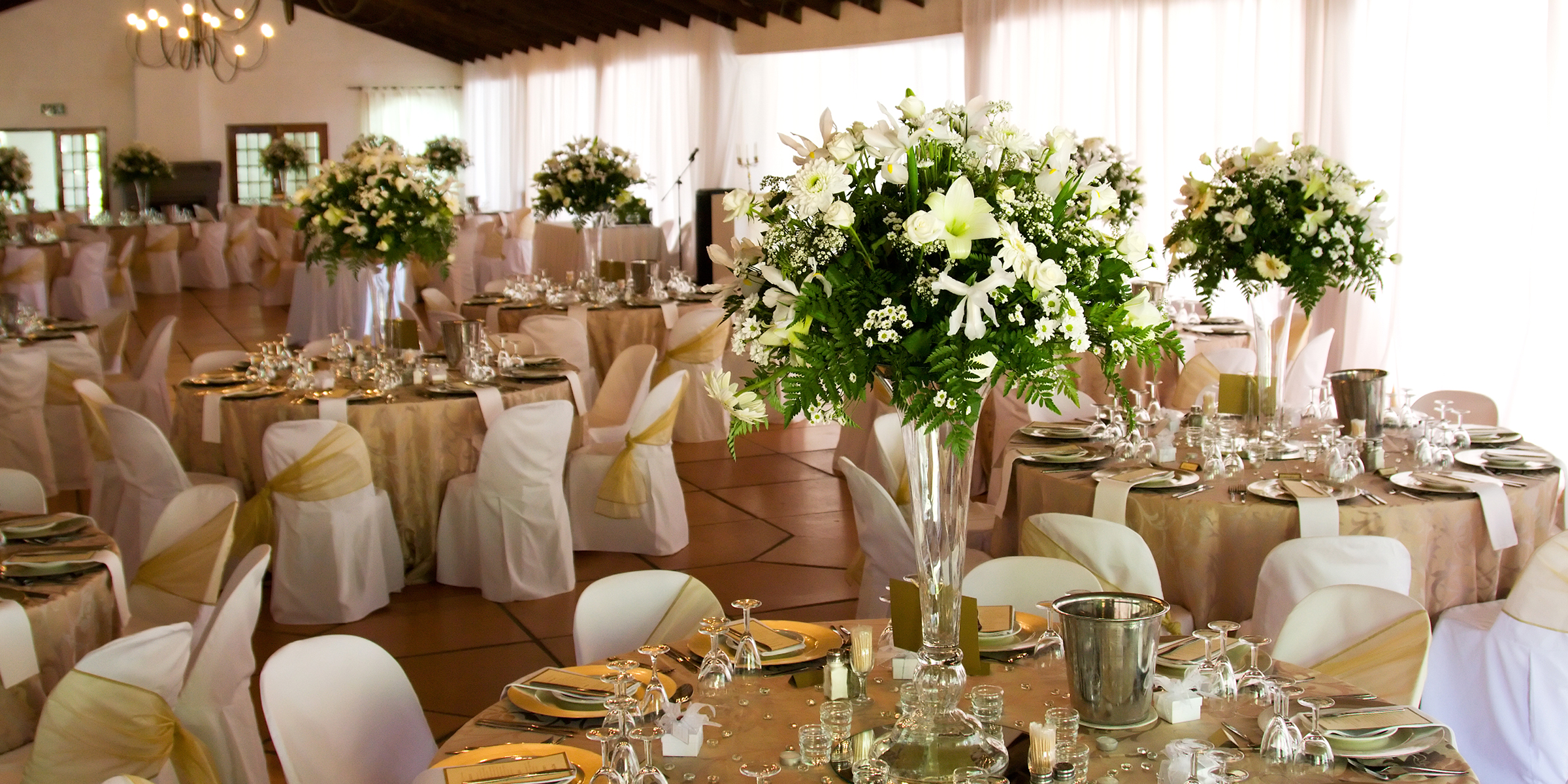 Un lugar de boda decorado | Fuente: Shutterstock