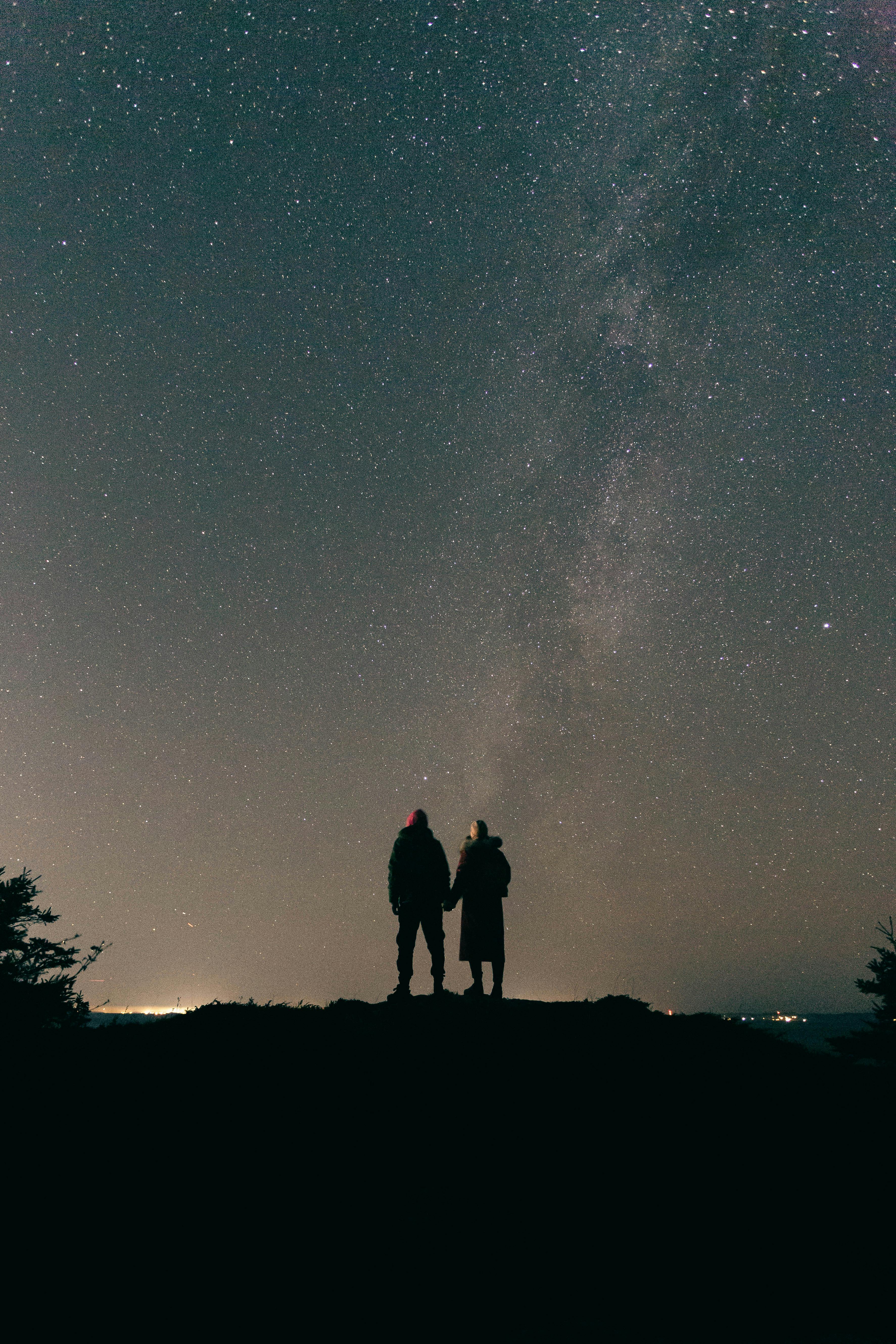 Una pareja bajo las estrellas | Fuente: Pexels