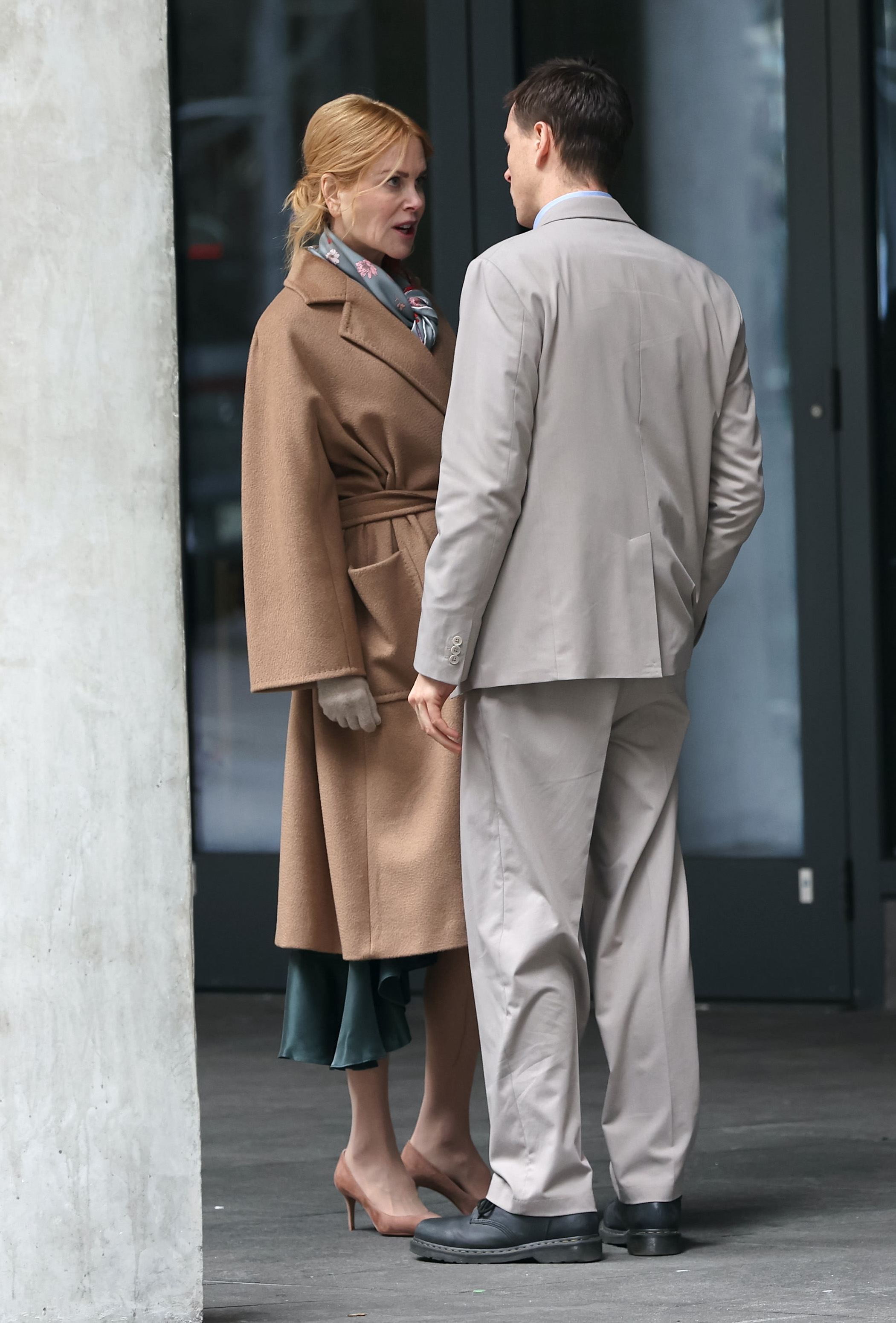 Nicole Kidman y Harris Dickinson rodando en el plató de la película "Babygirl" en Nueva York | Fuente: Getty Images