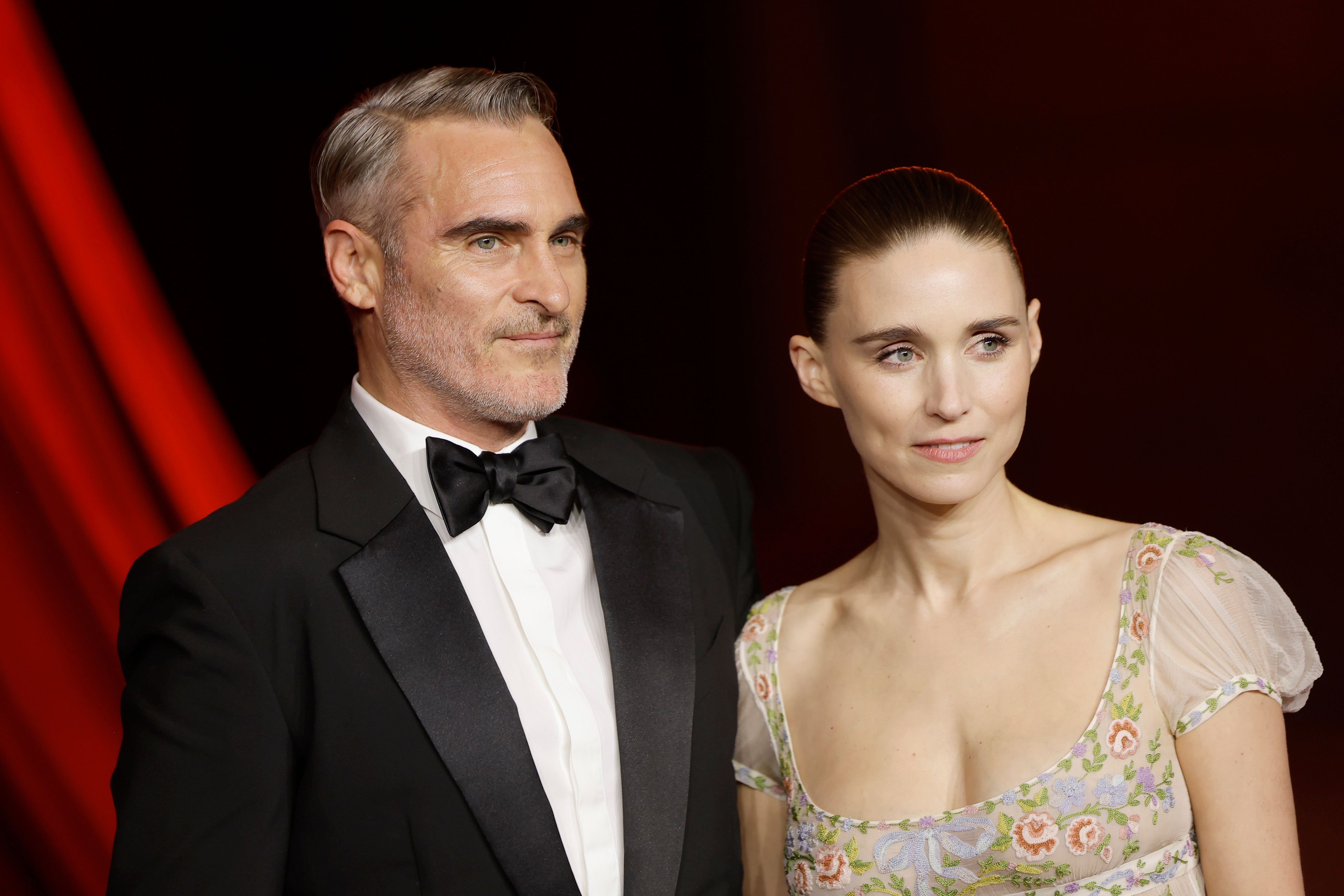 Rooney Mara y Joaquin Phoenix asisten a la Cuarta Gala Anual del Museo de la Academia el 19 de octubre de 2024, en Los Ángeles, California | Fuente: Getty Images