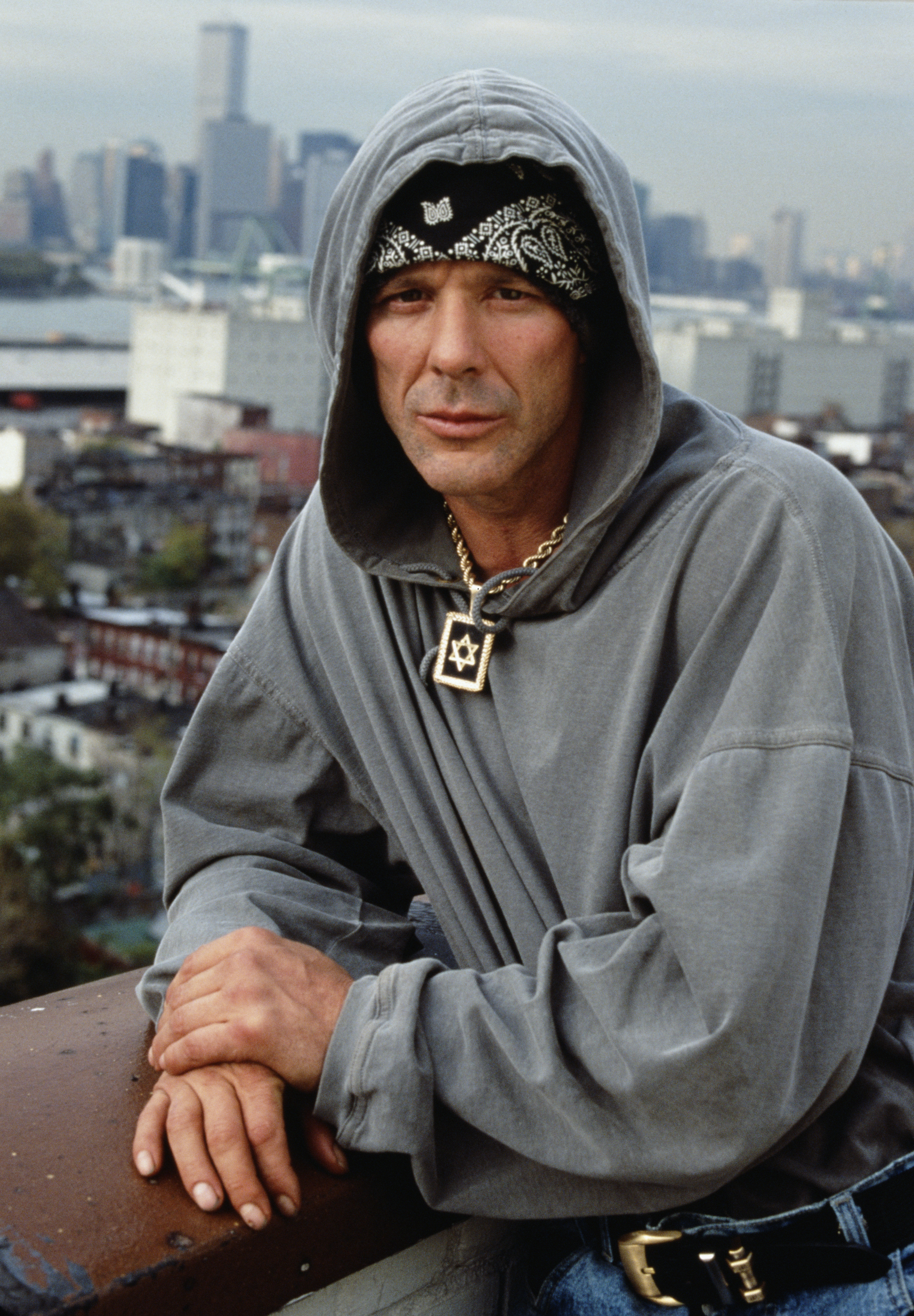 Mickey Rourke en el rodaje de "Bullet", 1996 | Fuente: Getty Images