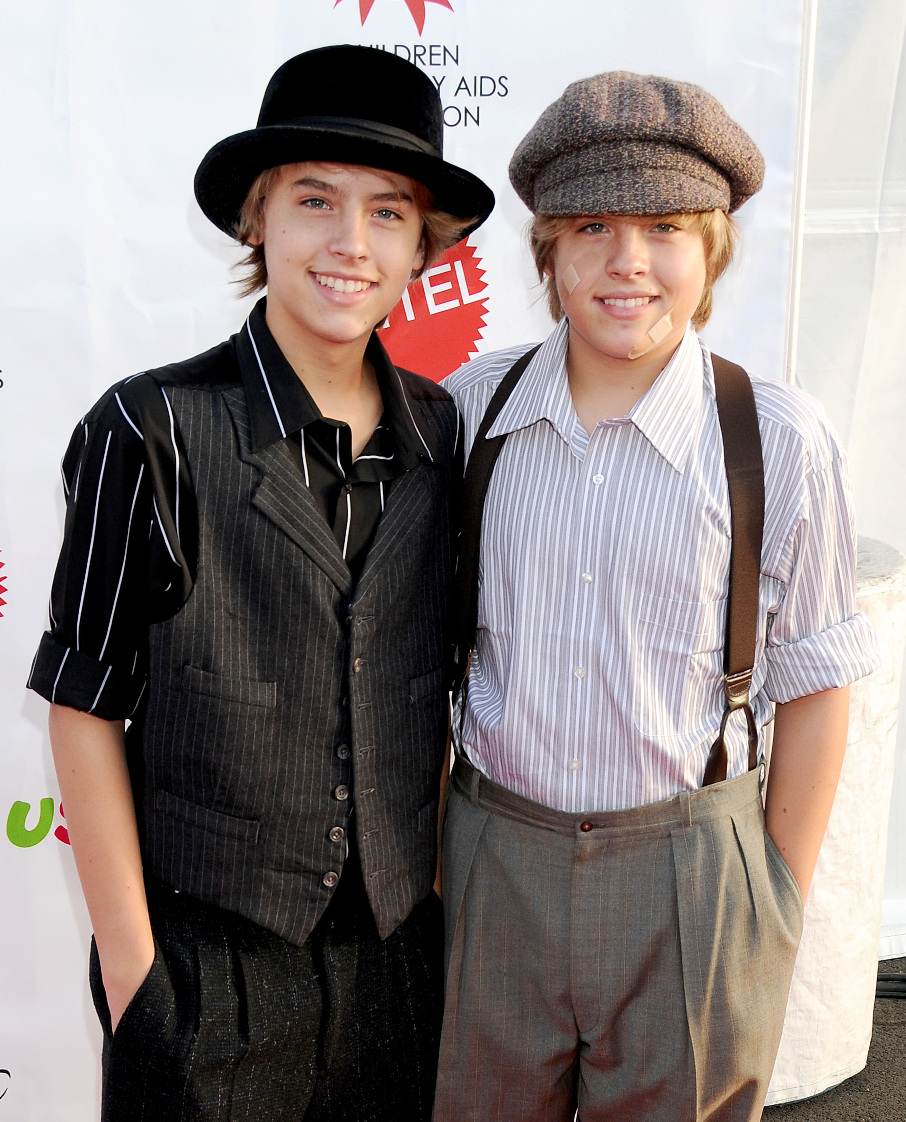 Cole y Dylan Sprouse en el 16º evento anual Dream Halloween Los Angeles el 24 de octubre de 2009, en Santa Mónica, California. | Fuente: Getty Images