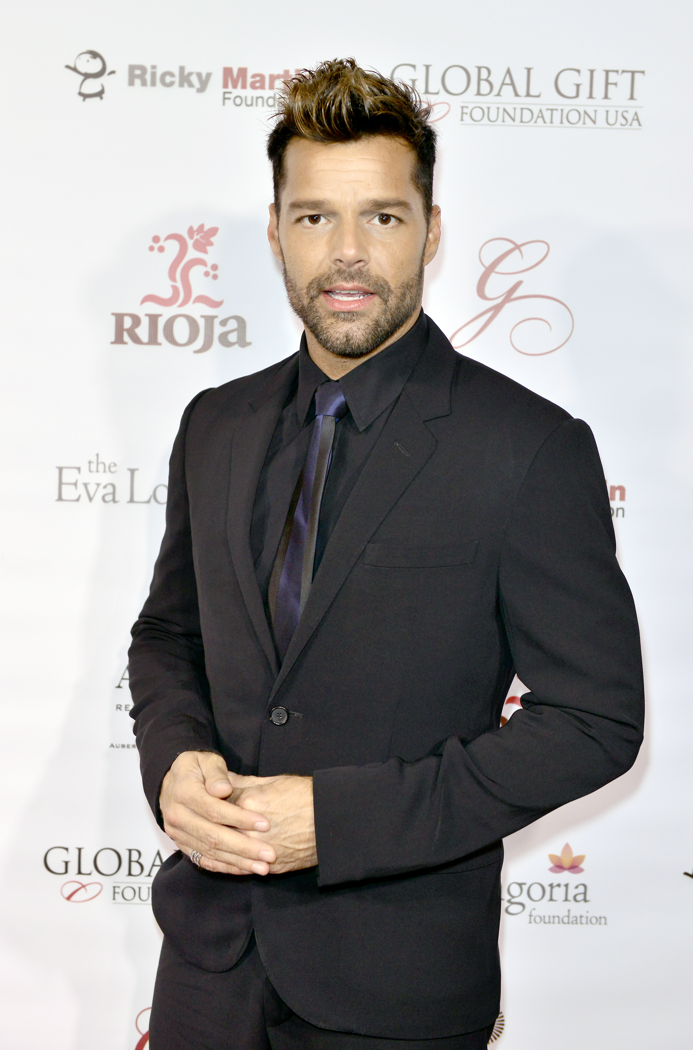 Ricky Martin asiste a la Cena de la Fundación Global Gift en la oficina de ventas de Auberge Residences & Spa en Miami, Florida, el 3 de diciembre de 2015 | Fuente: Getty Images