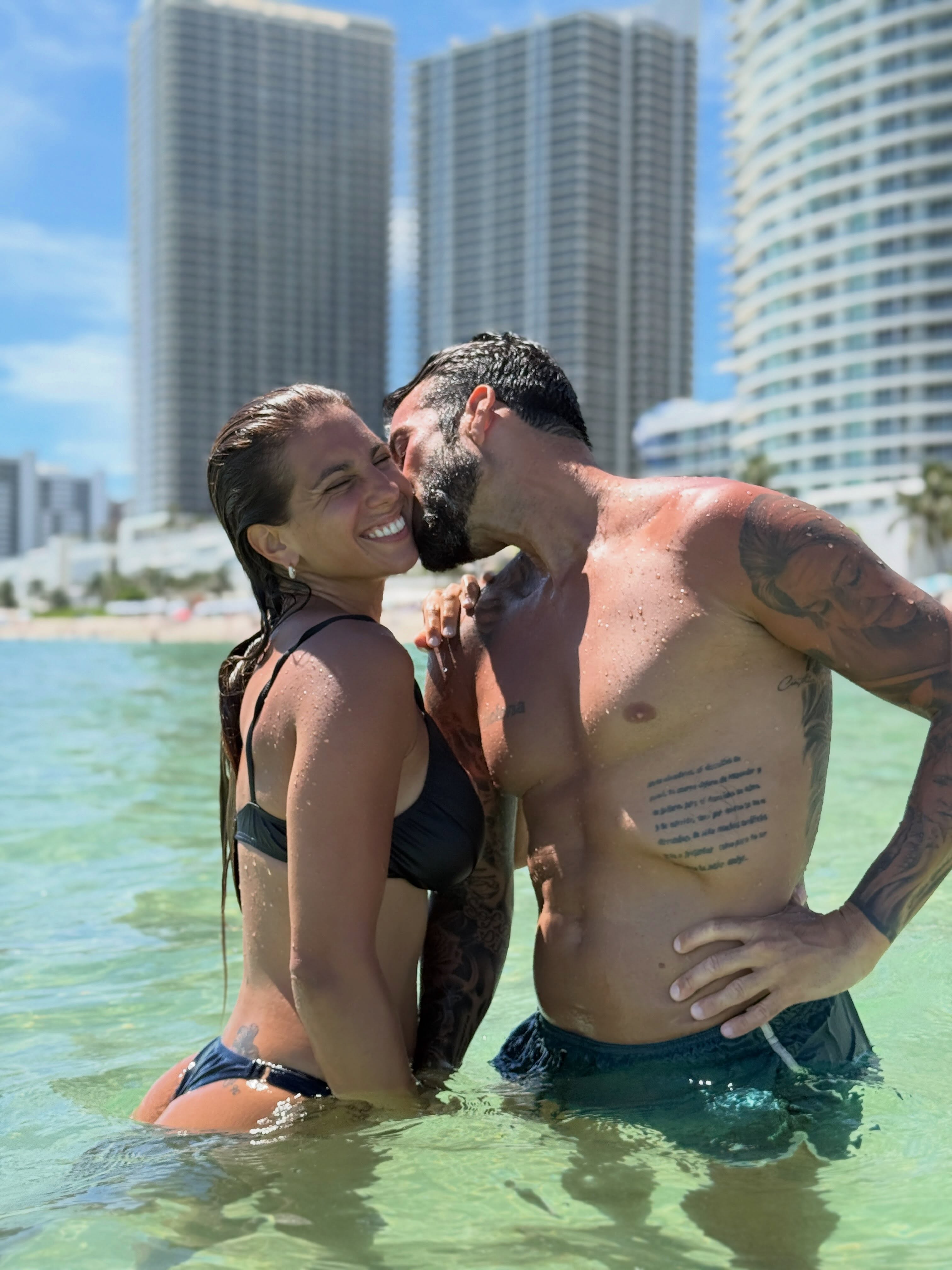 Cinthia Fernández junto a su novio Roberto Castillo durante su viaje de vacaciones a Miami | Fuente: Instagram/cinthia_fernandez_