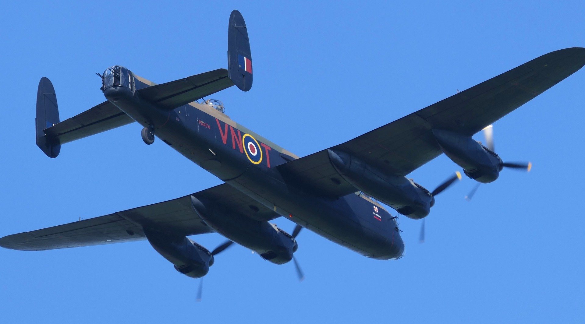 Avión de combate bombardero Lancaster de la Segunda Guerral Mundial. | Foto: Pixabay
