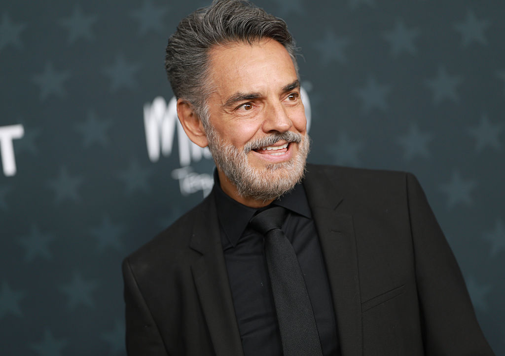 Eugenio Derbez asiste a la 31.ª edición de los Critics' Choice Awards en el Barker Hangar el 4 de enero de 2026 en Santa Mónica, California. | Fuente: Getty Images