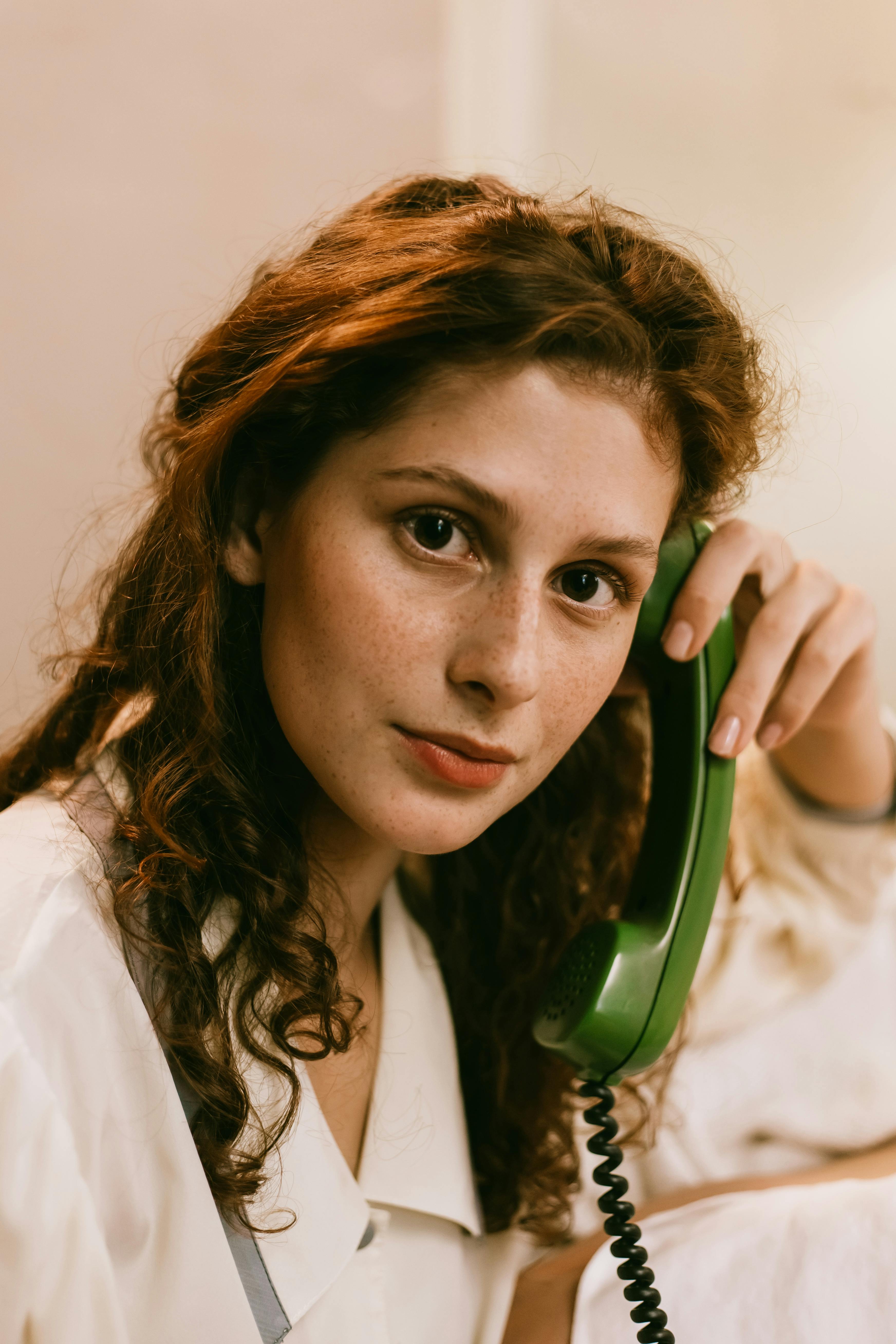 Una mujer en una llamada | Fuente: Pexels