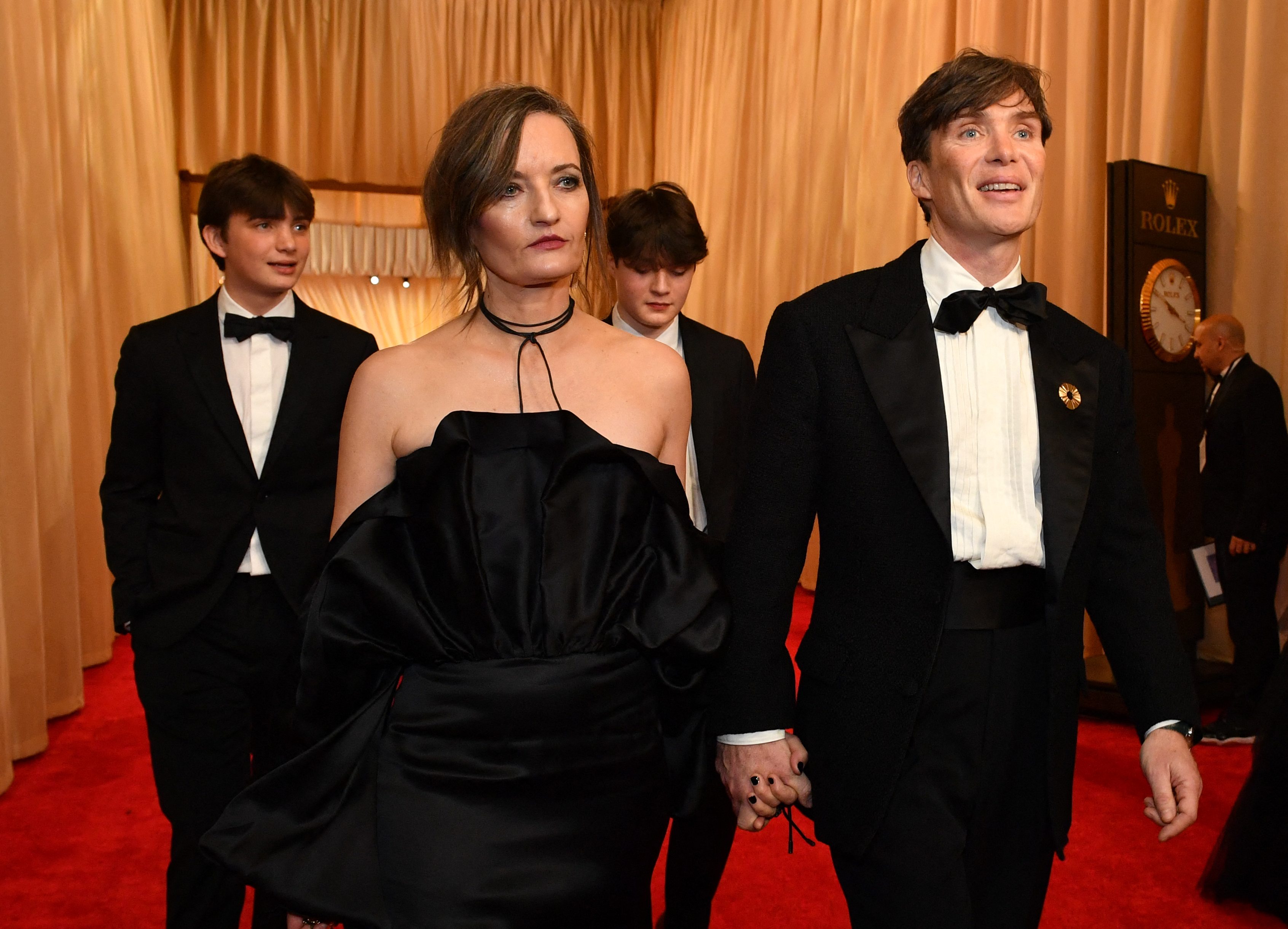 Cillian Murphy llega con su familia a la 96ª edición de los Premios de la Academia en Hollywood, California, el 10 de marzo de 2024 | Fuente: Getty Images