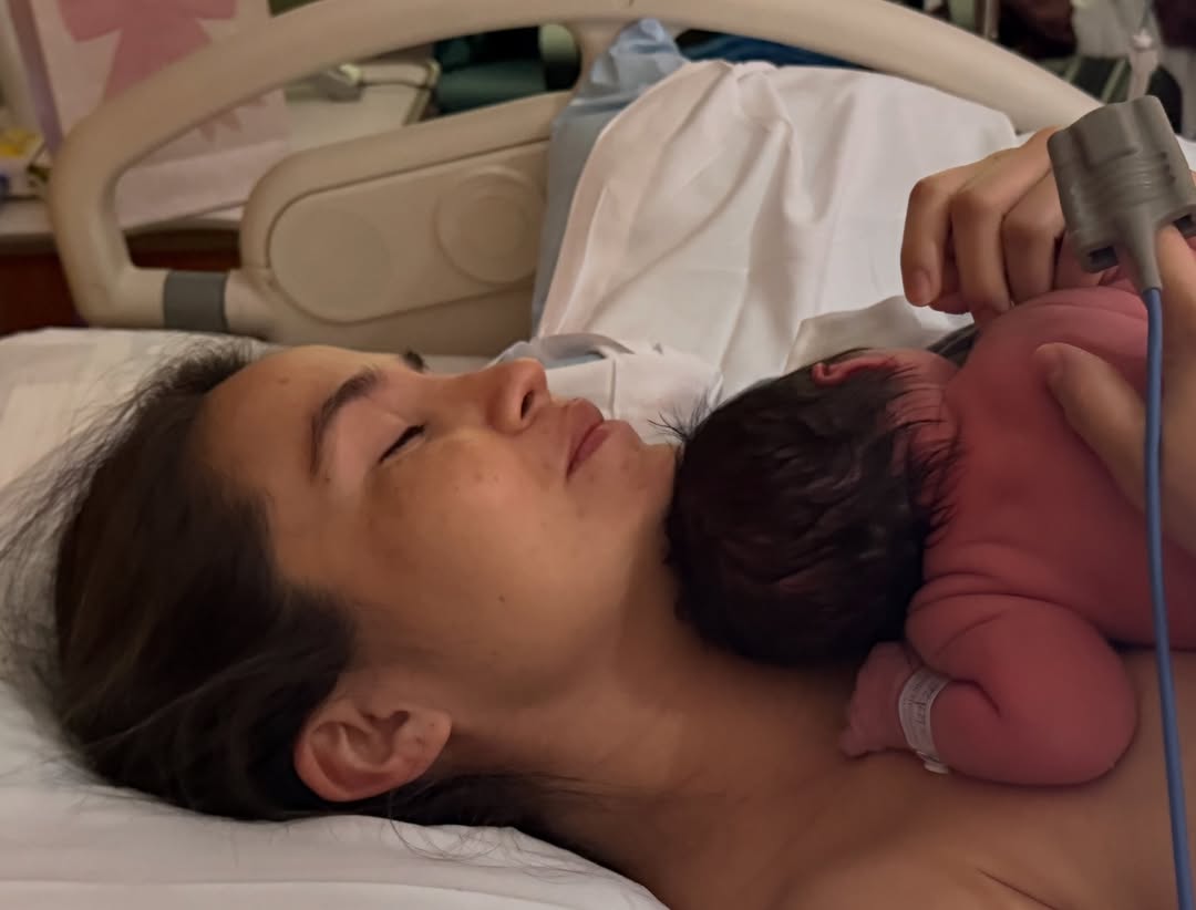 Lili Betancourt Mancipe con su bebé recién nacida | Fuente: Instagram/lilibetancourtm