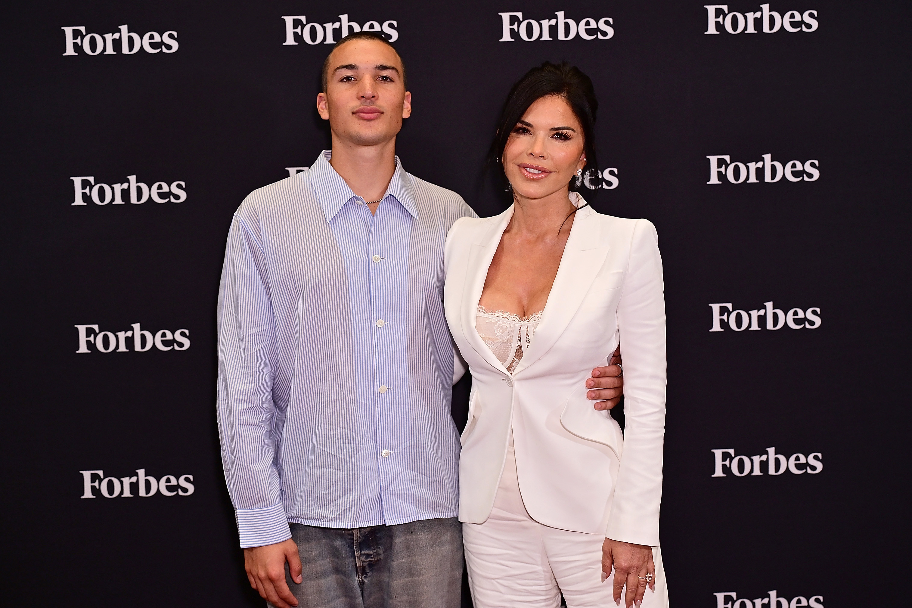 Lauren Sánchez y su hijo Nikko Gonzalez en la Cumbre Forbes Power Women 2024 el 11 de septiembre en Nueva York. | Fuente: Getty Images