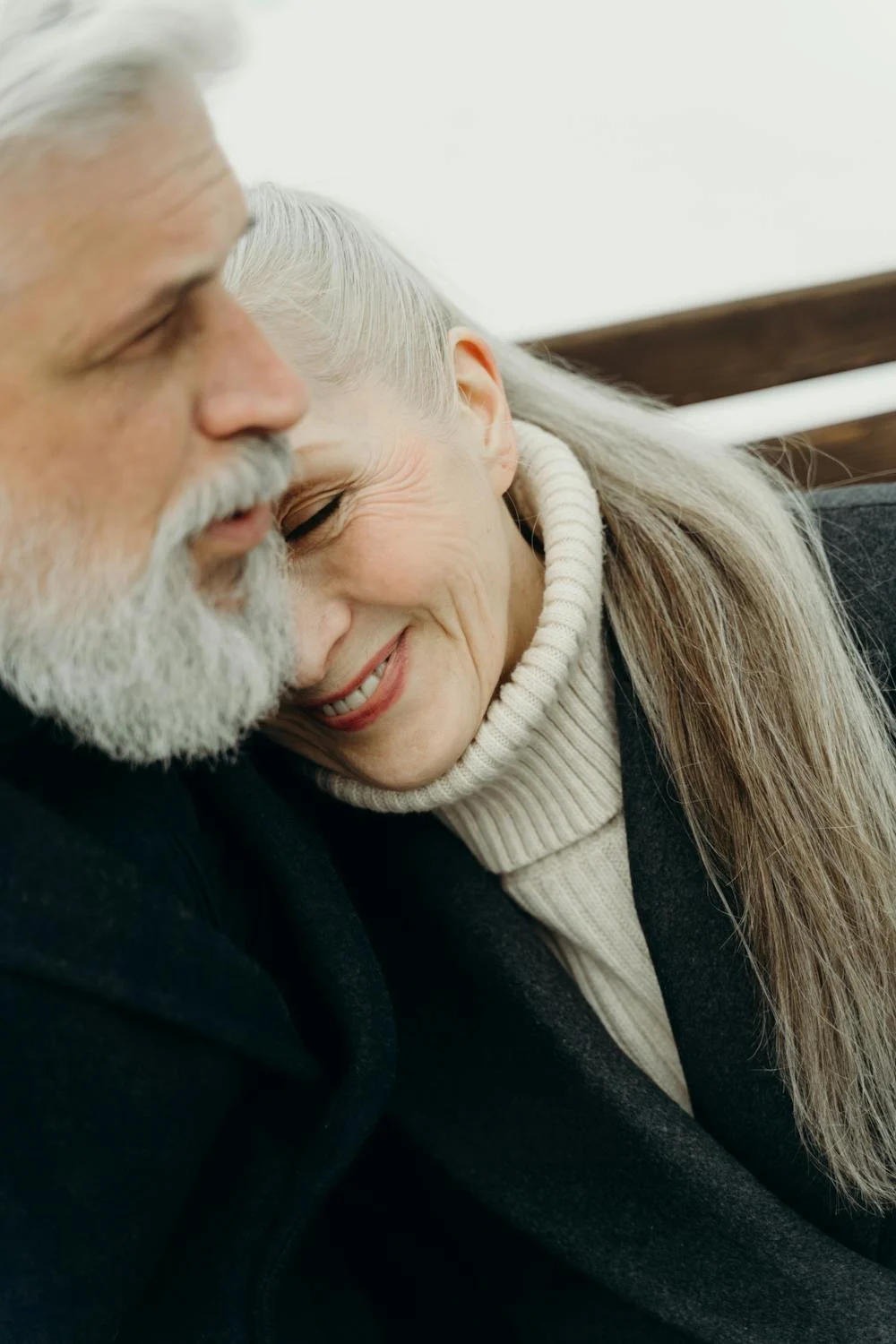 Una pareja madura feliz ⏐ Fuente: Pexels