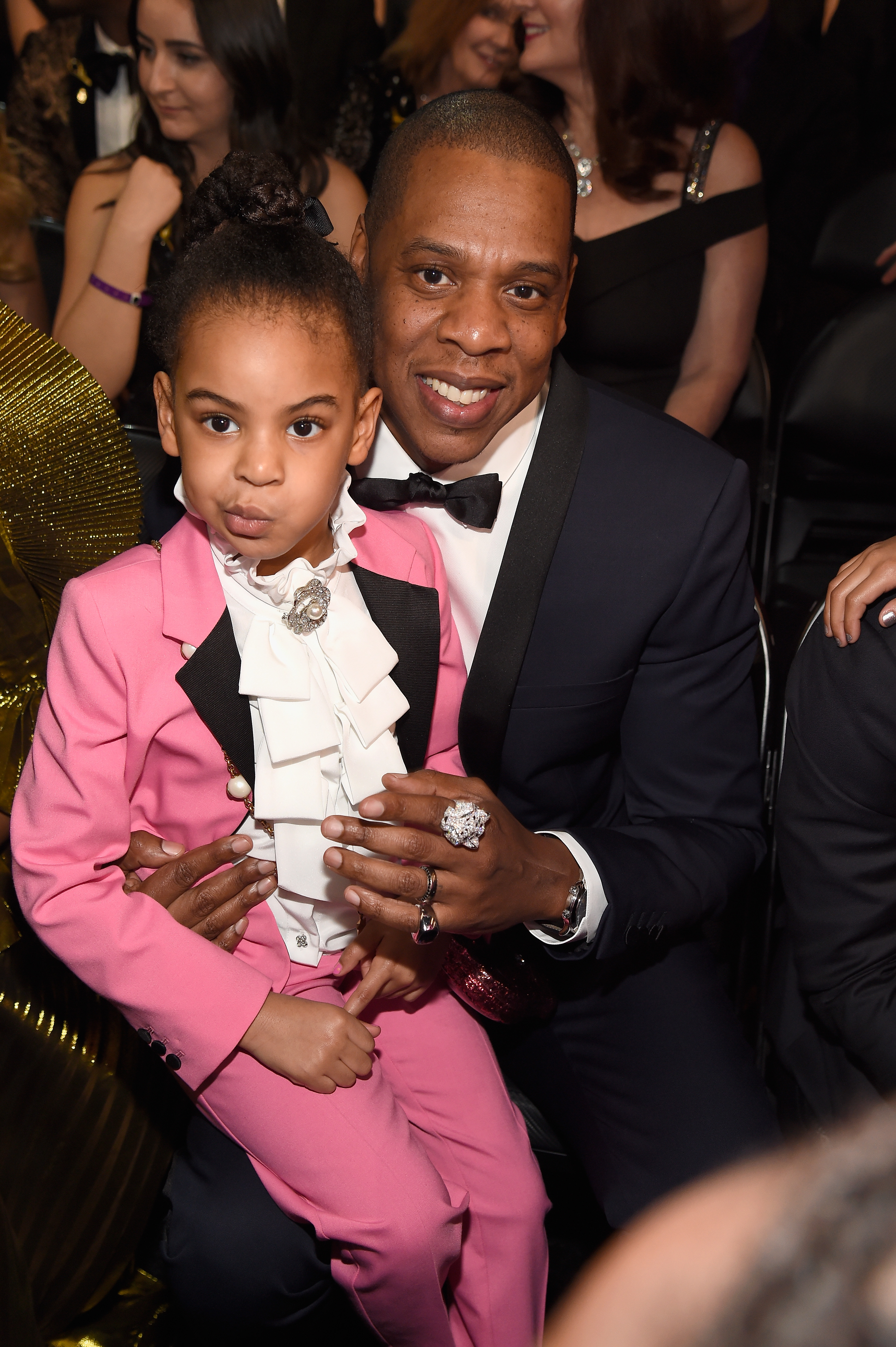 Blue Ivy Carter y Jay Z durante la 59ª edición de los premios GRAMMY el 12 de febrero de 2017 en Los Ángeles, California | Foto: Getty Images