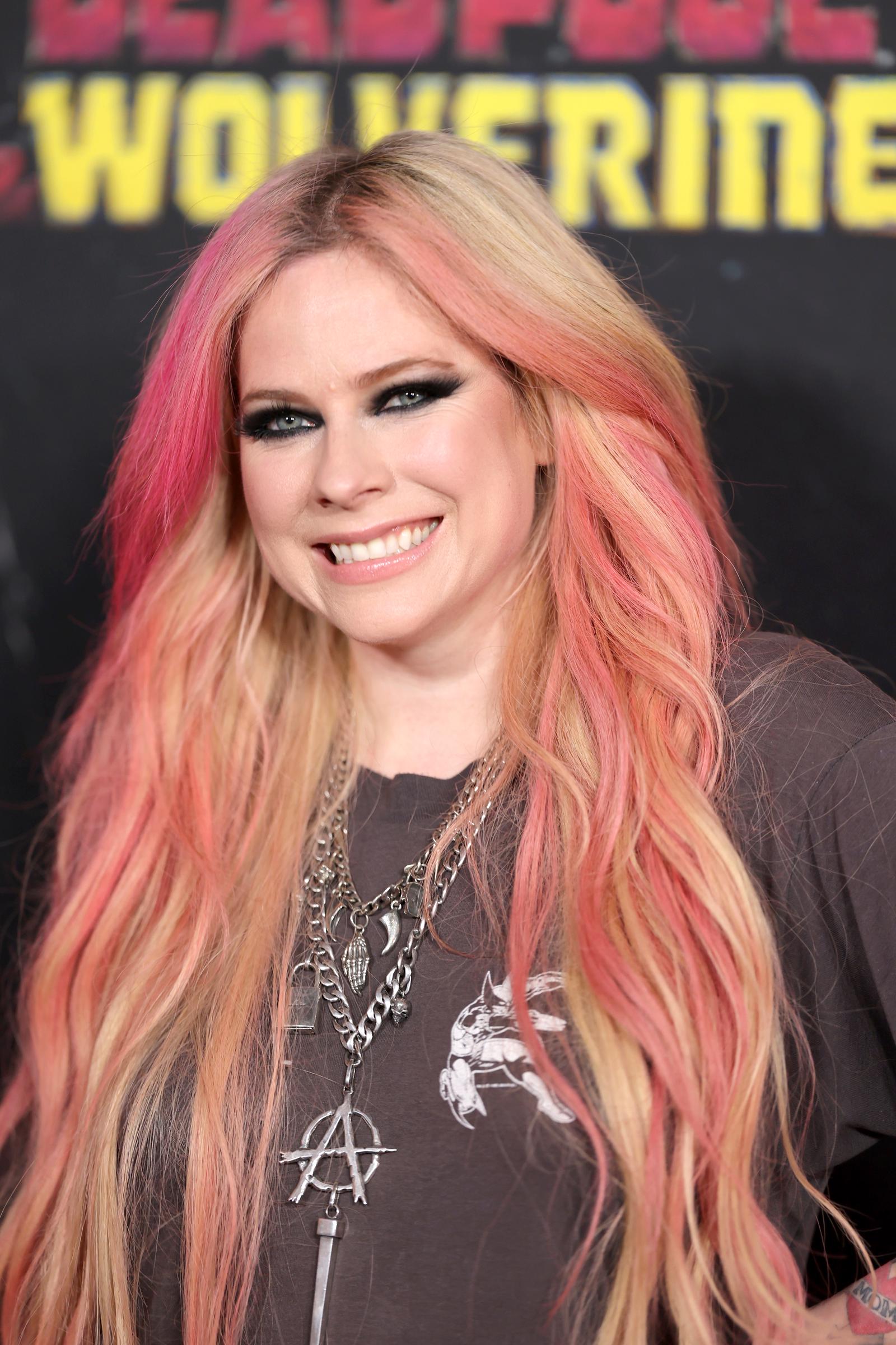 Avril Lavigne posando en el estreno mundial de "Deadpool & Wolverine" el 22 de julio de 2024, en Nueva York. | Fuente: Getty Images