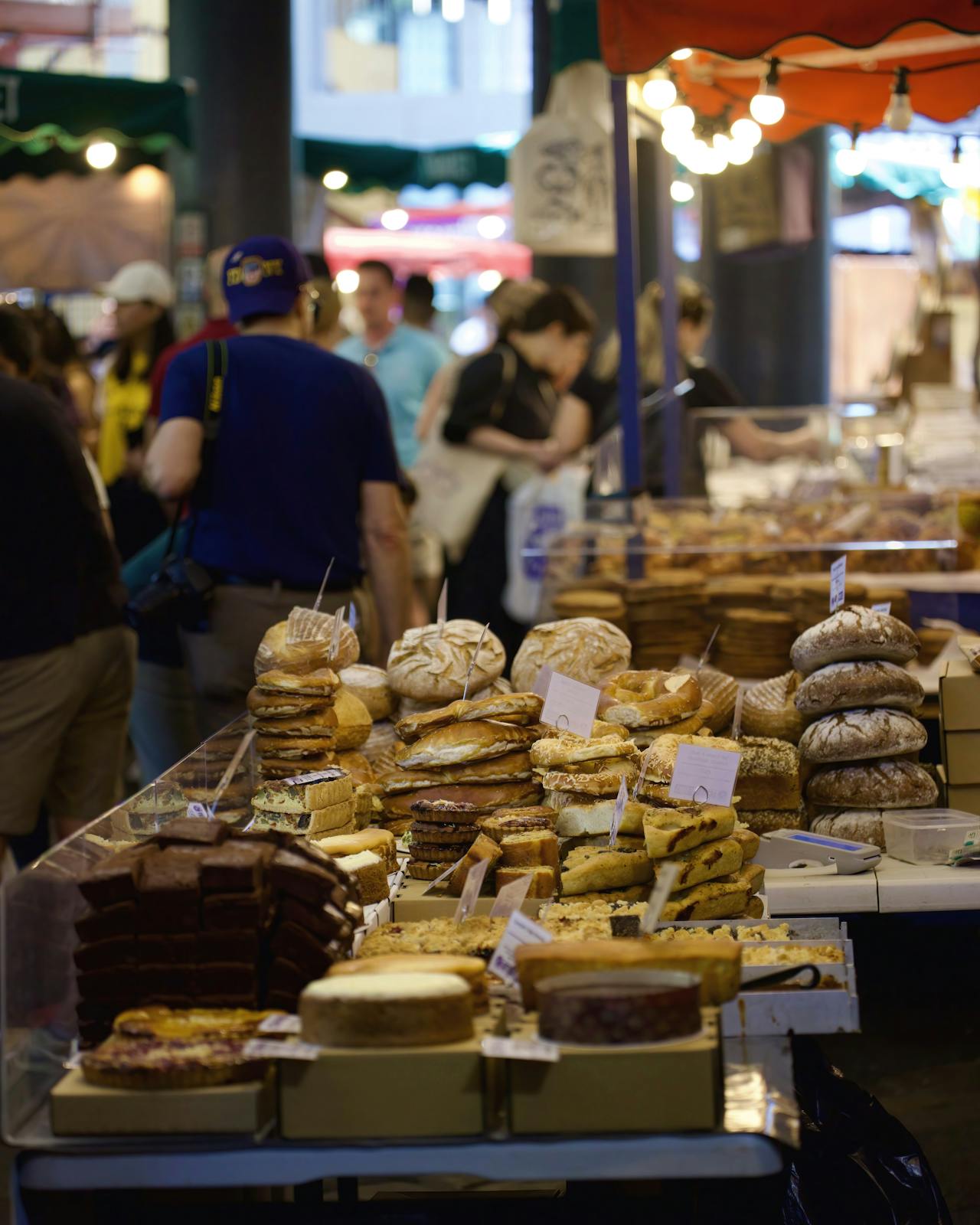 Una panadería abarrotada | Fuente: Pexels