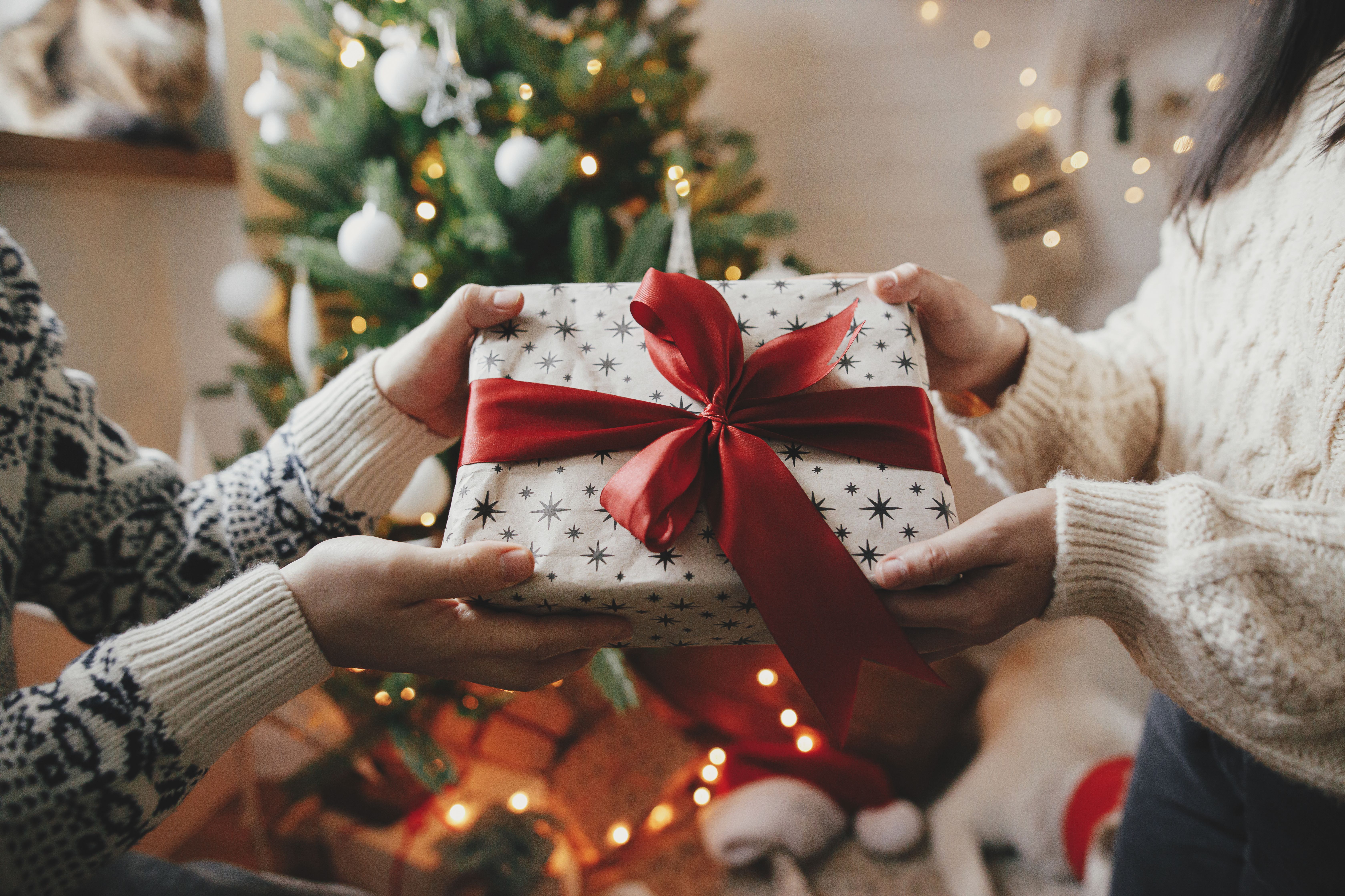 Intercambio de regalo | Foto: Getty Images