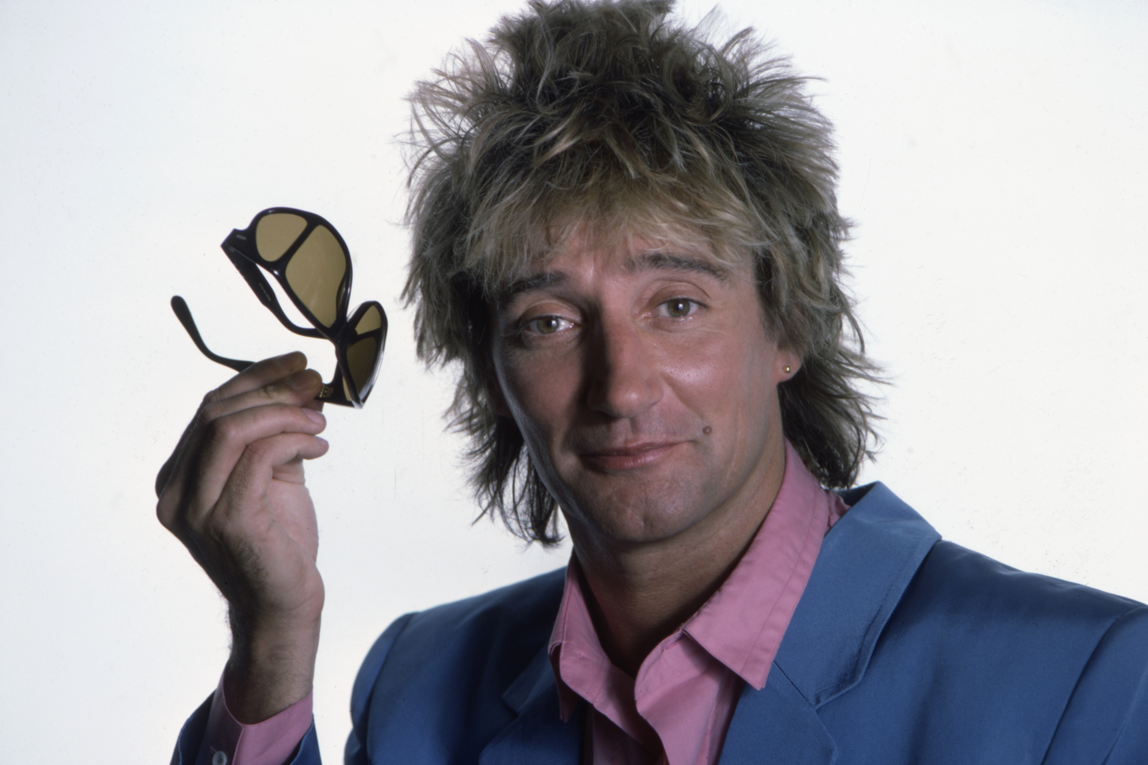 Rod Stewart posa en 1984 | Fuente: Getty Images