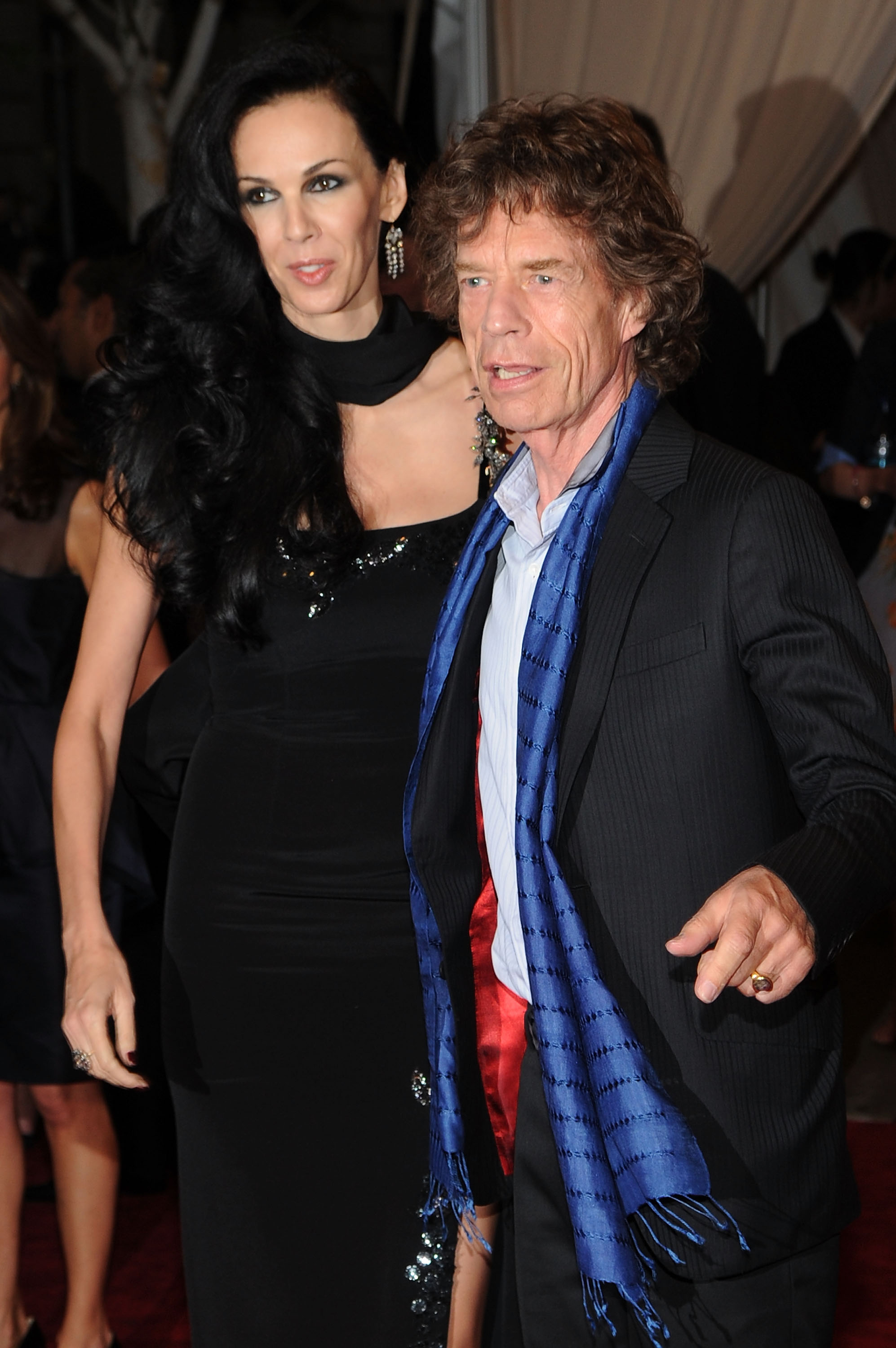 L'Wren Scott y Mick Jagger asisten a la Gala Benéfica del Costume Institute el 3 de mayo de 2010, en Nueva York. | Fuente: Getty Images