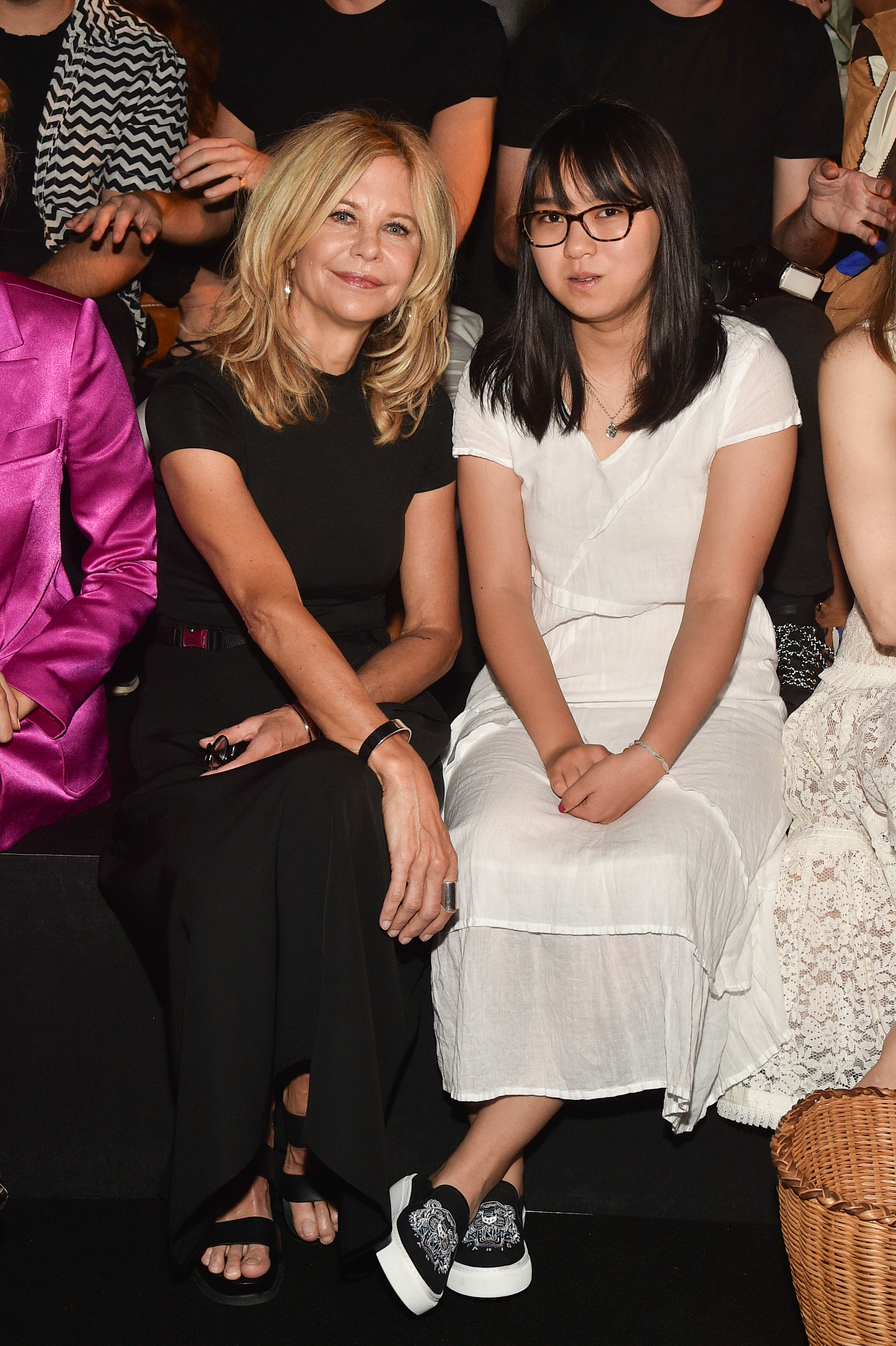 Meg y Daisy Ryan en París, Francia, el 1 de julio de 2019 | Fuente: Getty Images