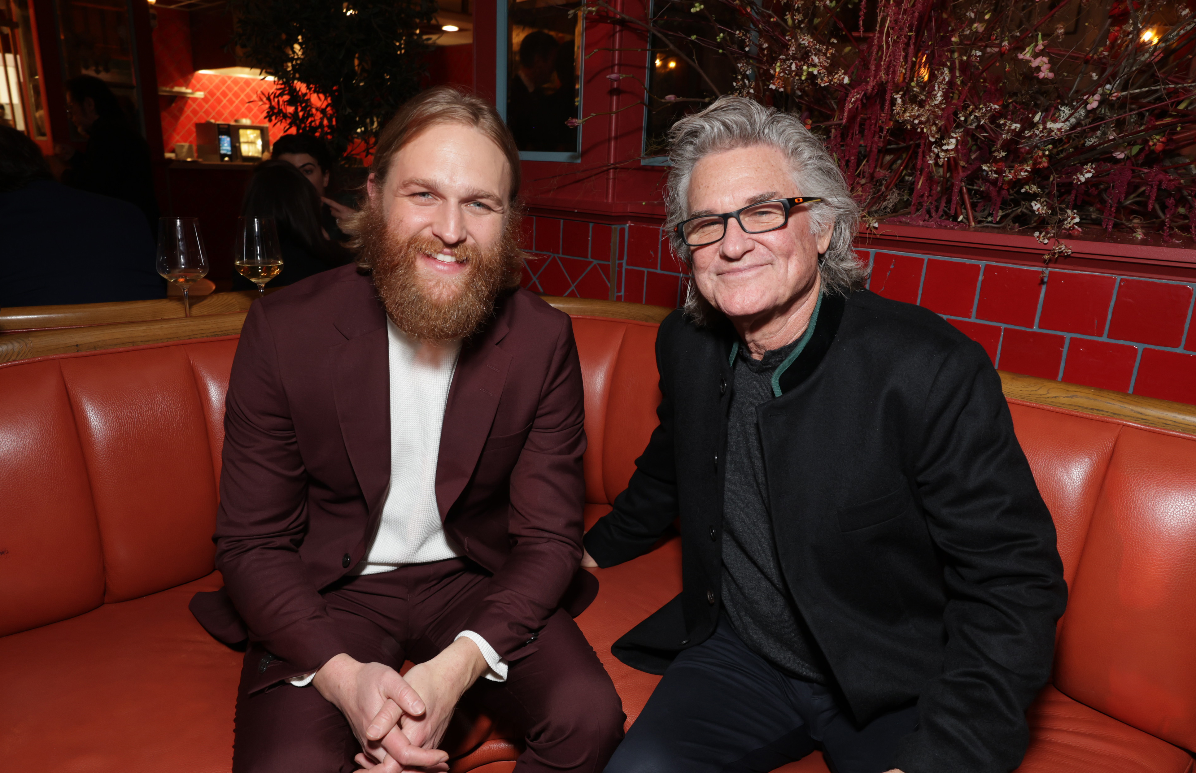 Wyatt Russell y Kurt Russell vistos en la recepción posterior a la ceremonia de los Premios Emmy de Apple TV+ el 15 de enero de 2024 | Fuente: Getty Images