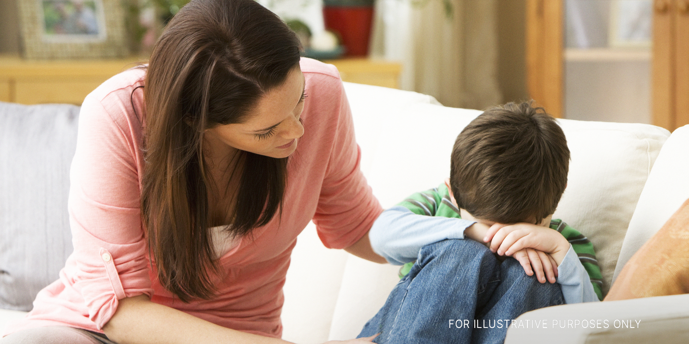 Una mujer hablando con su hijo | Fuente: Getty Images