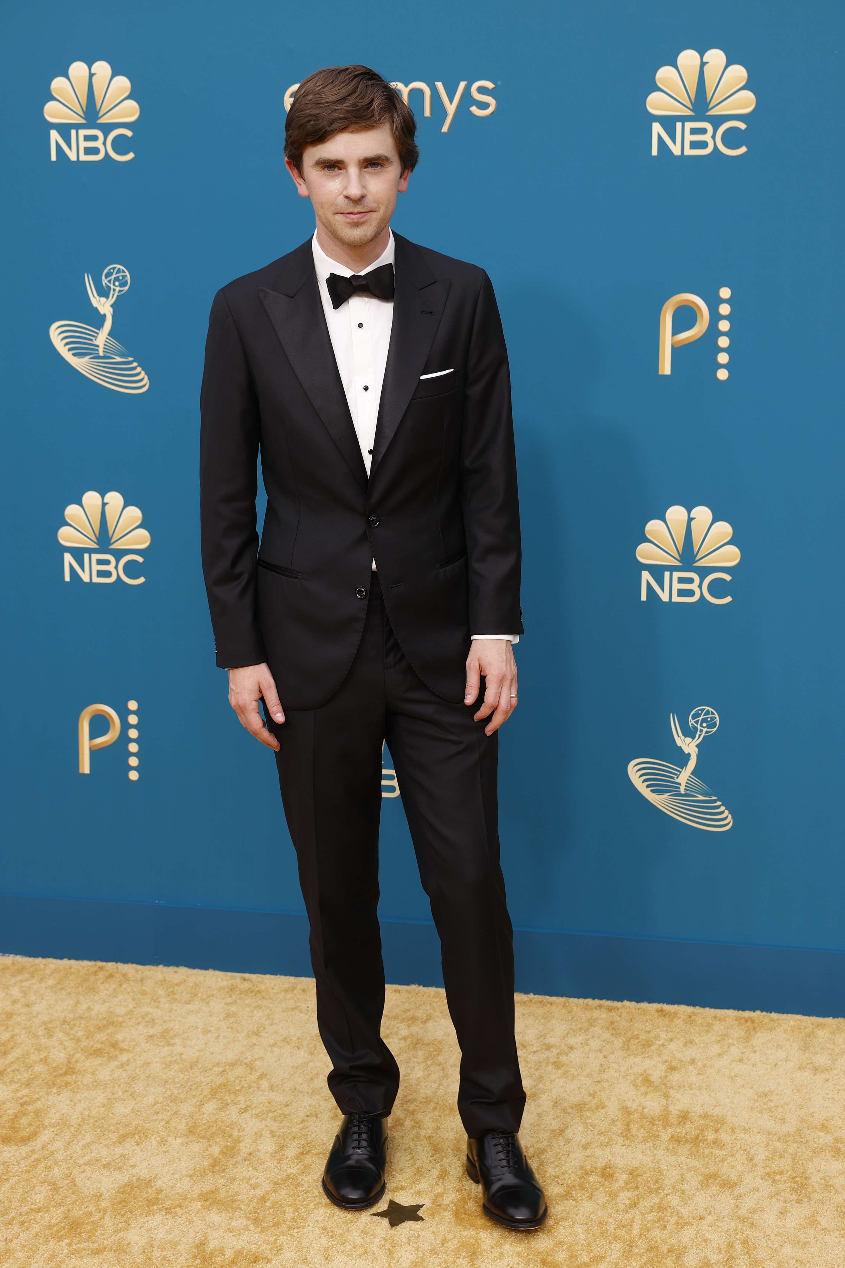 Freddie Highmore llega a la 74ª edición de los premios Primetime Emmy, celebrada en el Microsoft Theater el 12 de septiembre de 2022 | Fuente: Getty Images