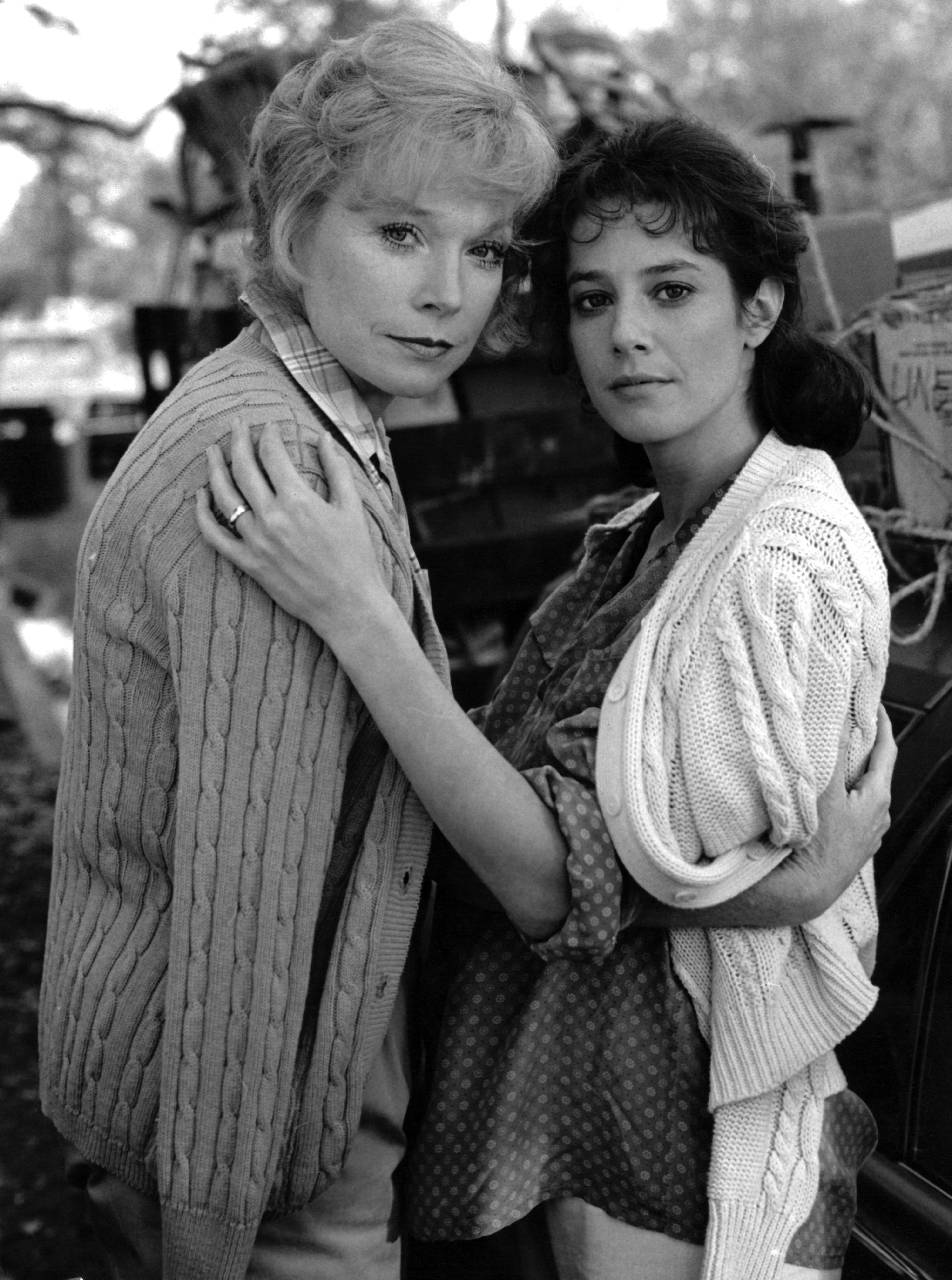 El icono de los 80 y Shirley MacLaine fotografiados para "Terms of Endearment" en 1983 | Fuente: Getty Images