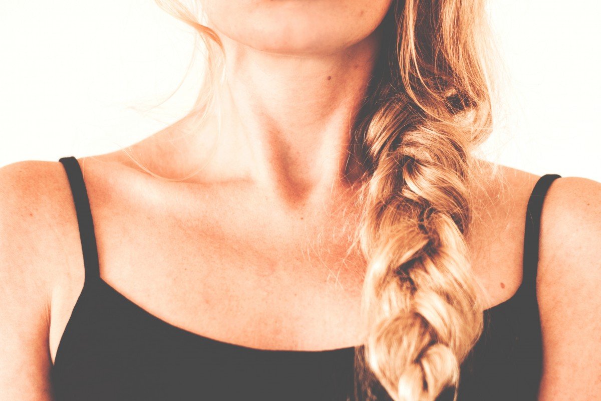Medio rostro y cuello de mujer. | Imagen: Pixabay