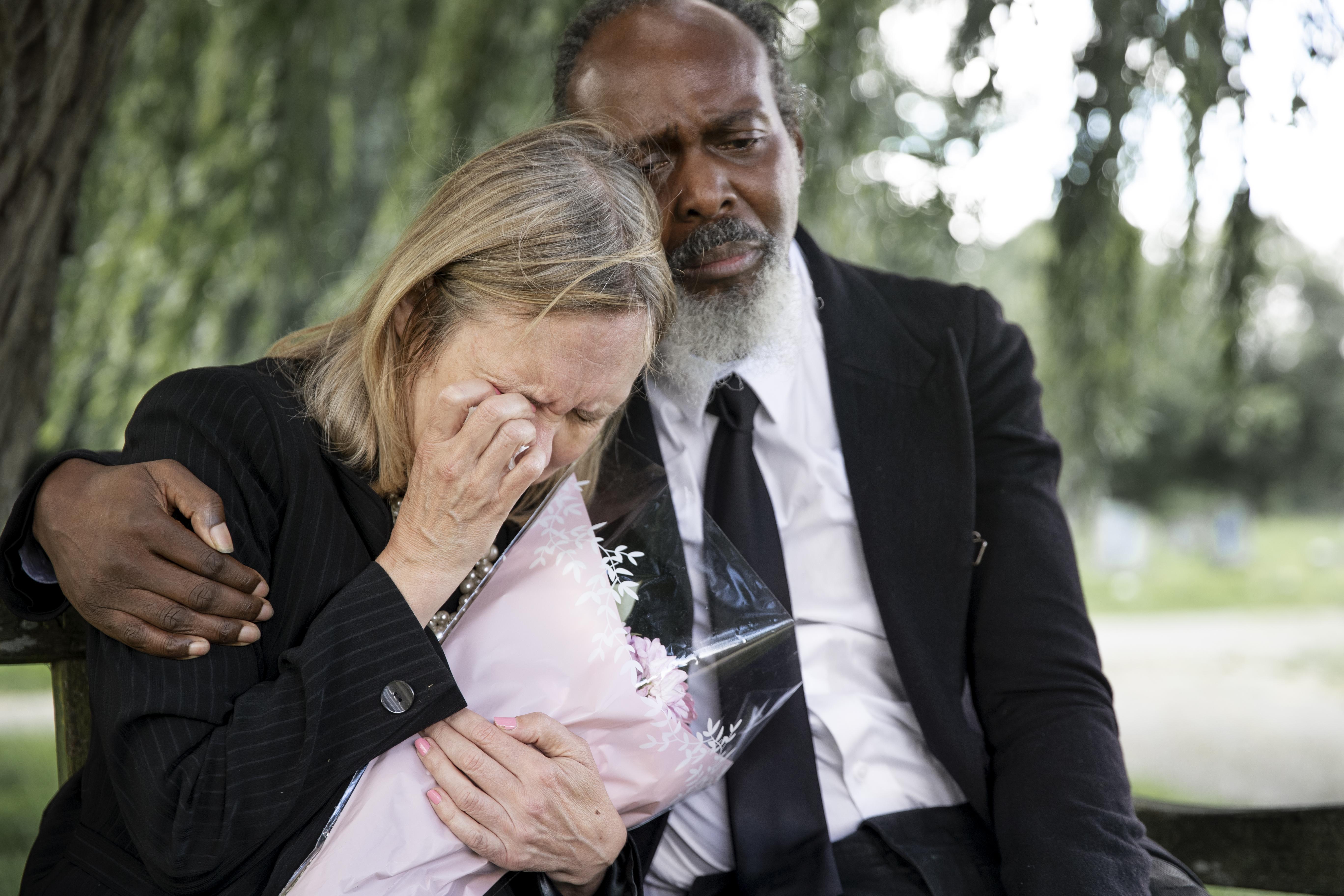 La familia de su esposa se enfureció con él por negarse a ir a su funeral. | Foto: Freepik