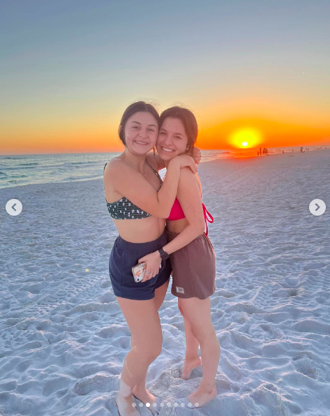 Laken Riley y Sofia Magana posando para una foto, publicada el 24 de febrero de 2024 | Fuente: Instagram/_sofiamagana