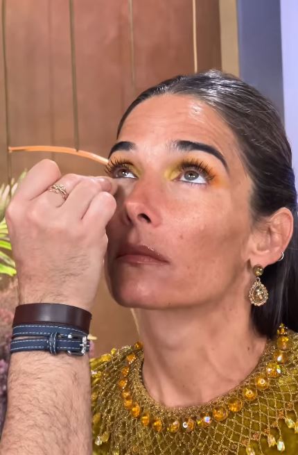 Juana Viale y el maquillaje que complementa el look | Fuente: Instagram/lamesazarg