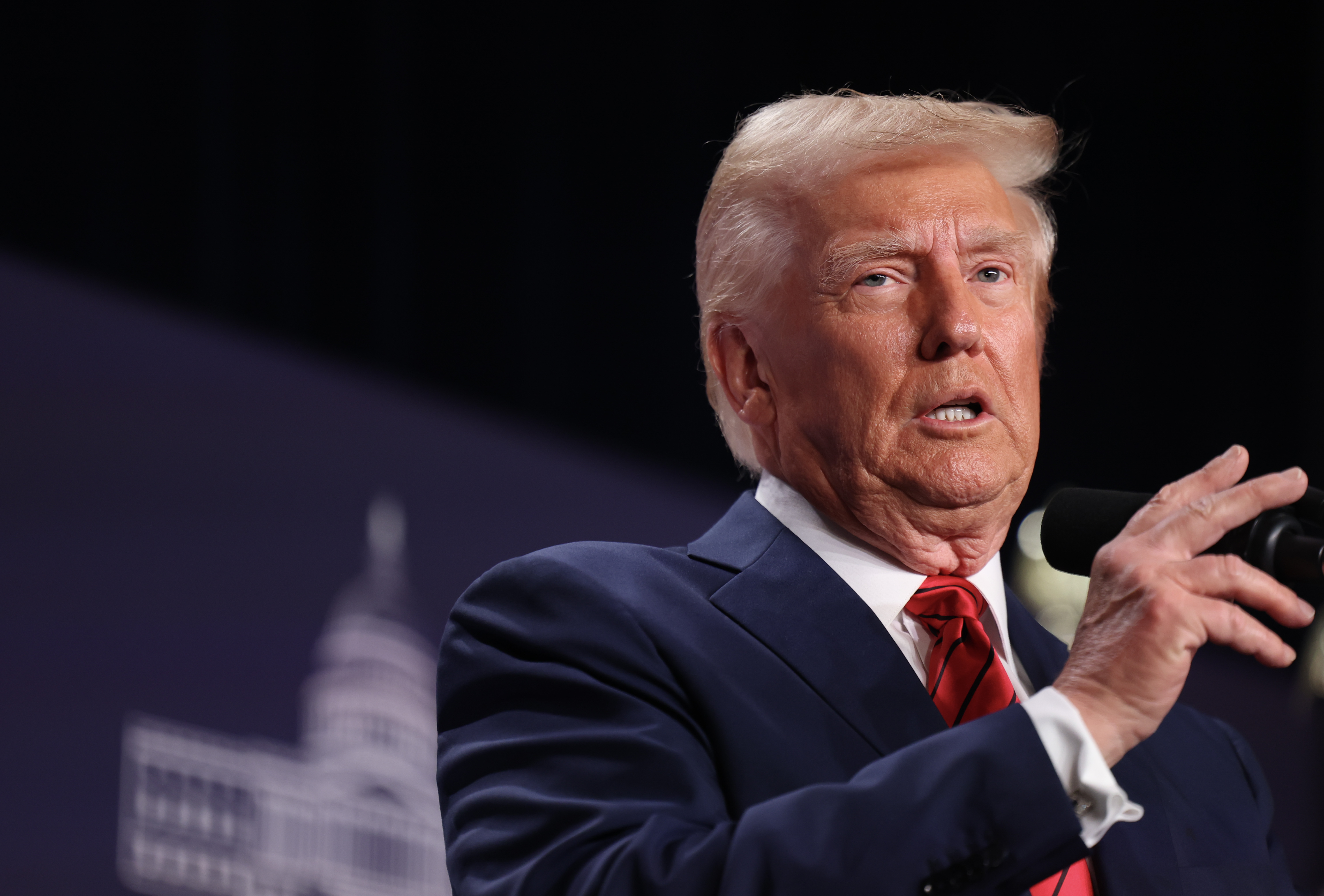 Donald Trump hablando en la Conferencia de Temas Republicanos 2025 en Doral, Florida, el 27 de enero de 2025. | Fuente: Getty Images