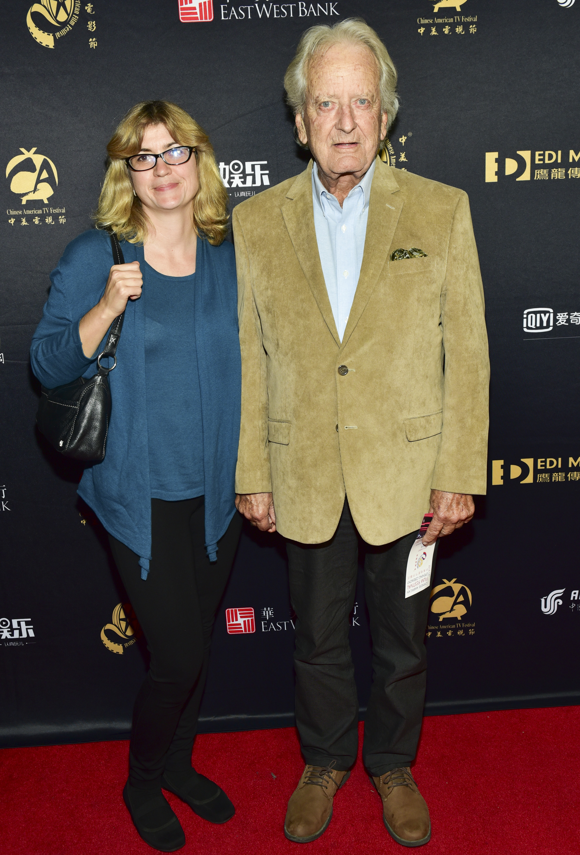 Beth Pantel y Nicolas Coster asisten a la Ceremonia de Apertura del Festival de Cine Chino Americano y a la Ceremonia de Entrega de los Premios Ángel de Oro en Hollywood, California, el 30 de octubre de 2018. | Fuente: Getty Images