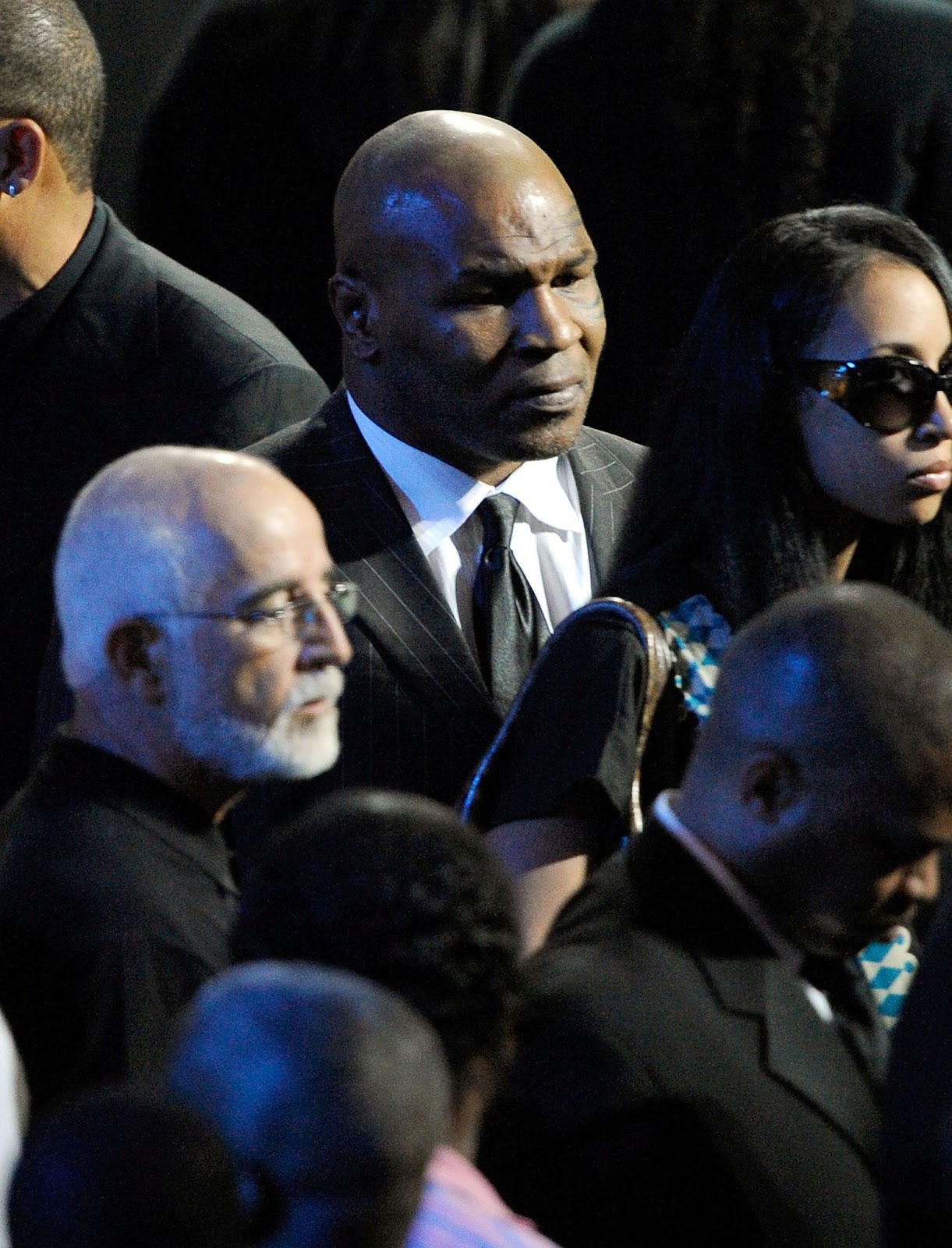 Mike Tyson en el funeral público de Michael Jackson en el Staples Center el 7 de julio de 2009, en Los Ángeles, California | Fuente: Getty Images