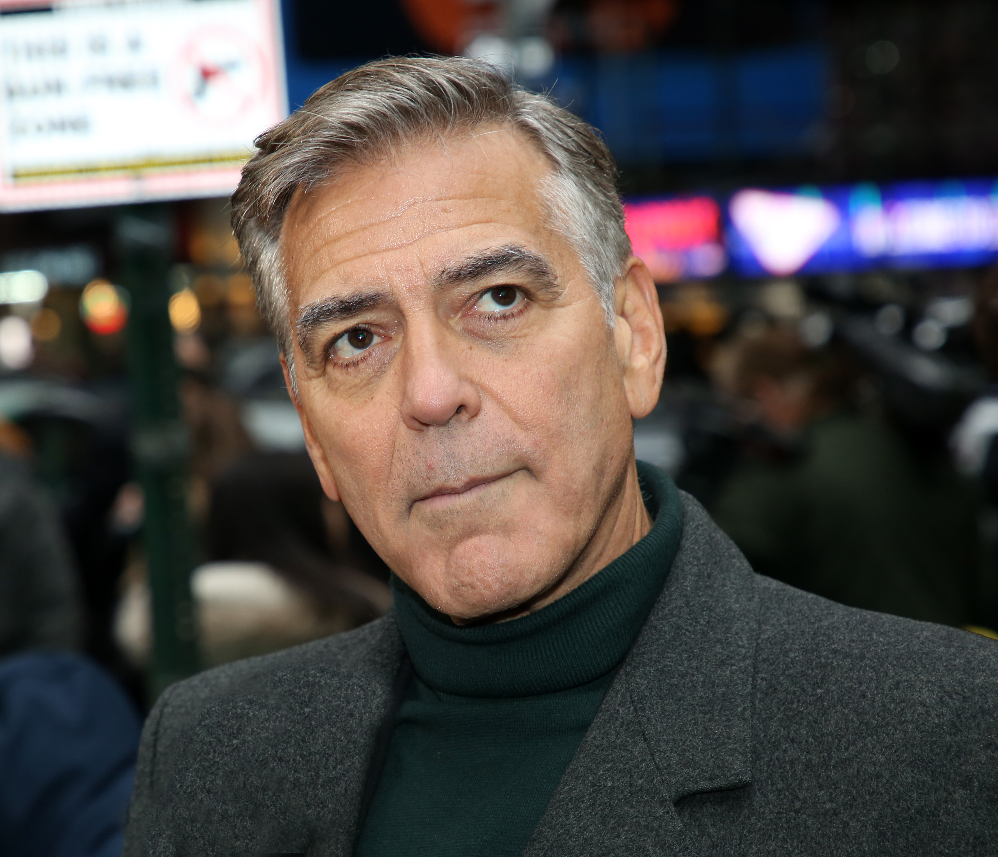 George Clooney durante un evento de prensa donde se presentó el elenco teatral de "Good Night, and Good Luck" en la ciudad de Nueva York el 6 de febrero de 2025. | Fuente: Getty Images