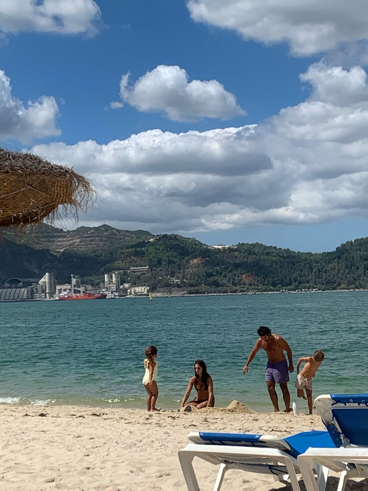 La familia de Lolita Flores disfruta de sus vacaciones | Fuente: Instagram/lolitafoficial