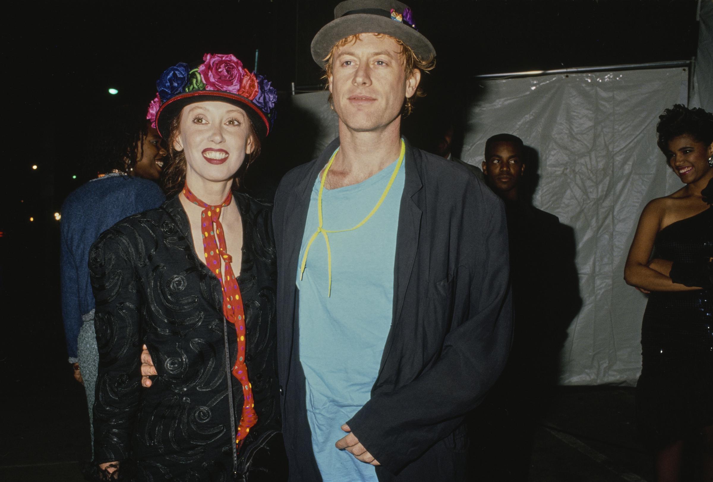 Shelley Duvall con su pareja, Dan Gilroy, asiste a una fiesta en Los Ángeles, California, el 3 de octubre de 1989 | Fuente: Getty Images